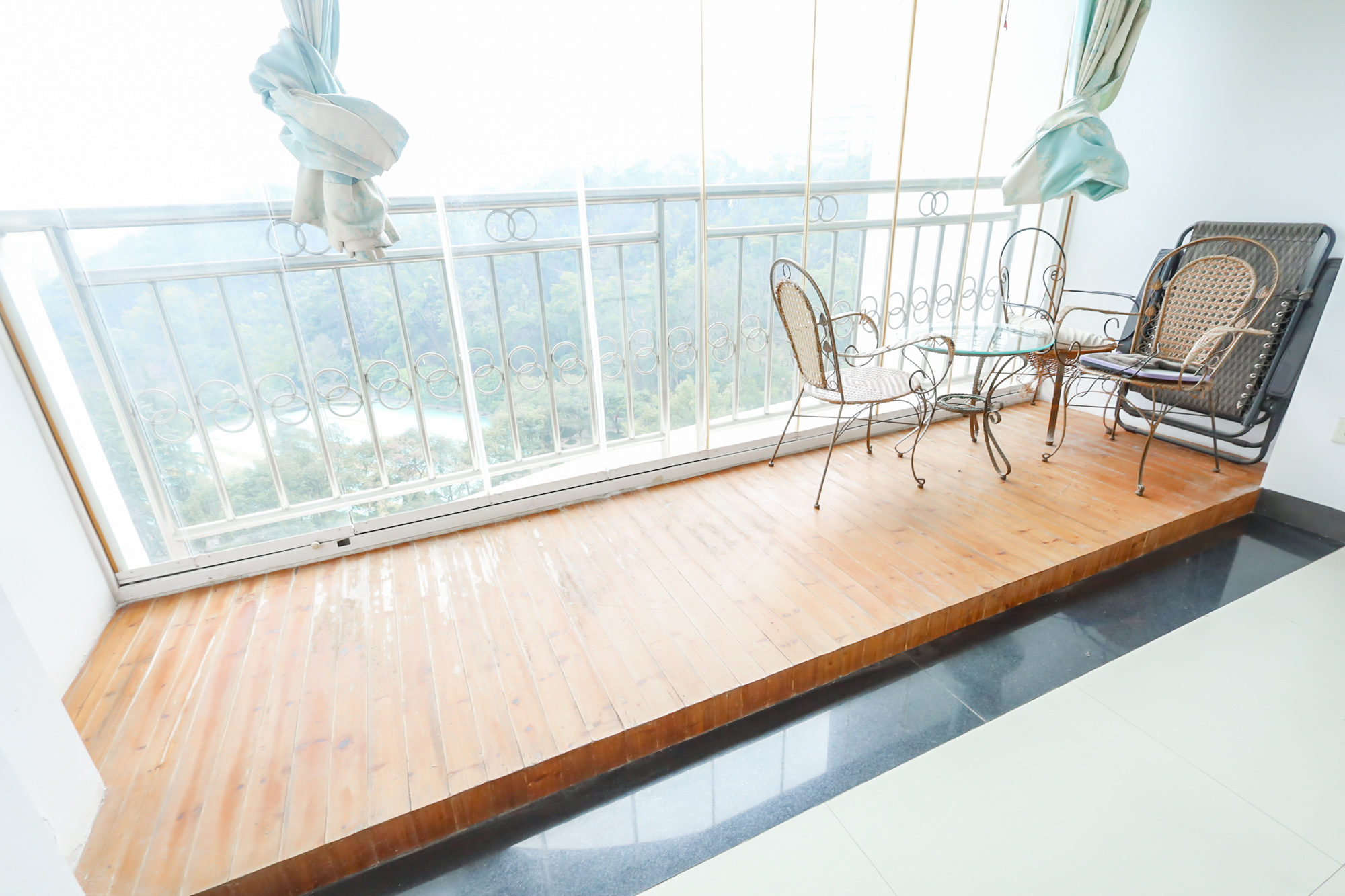 枫树园 4室2厅2卫 182.0万 枫树园 4室2厅2卫 182.0万阳台