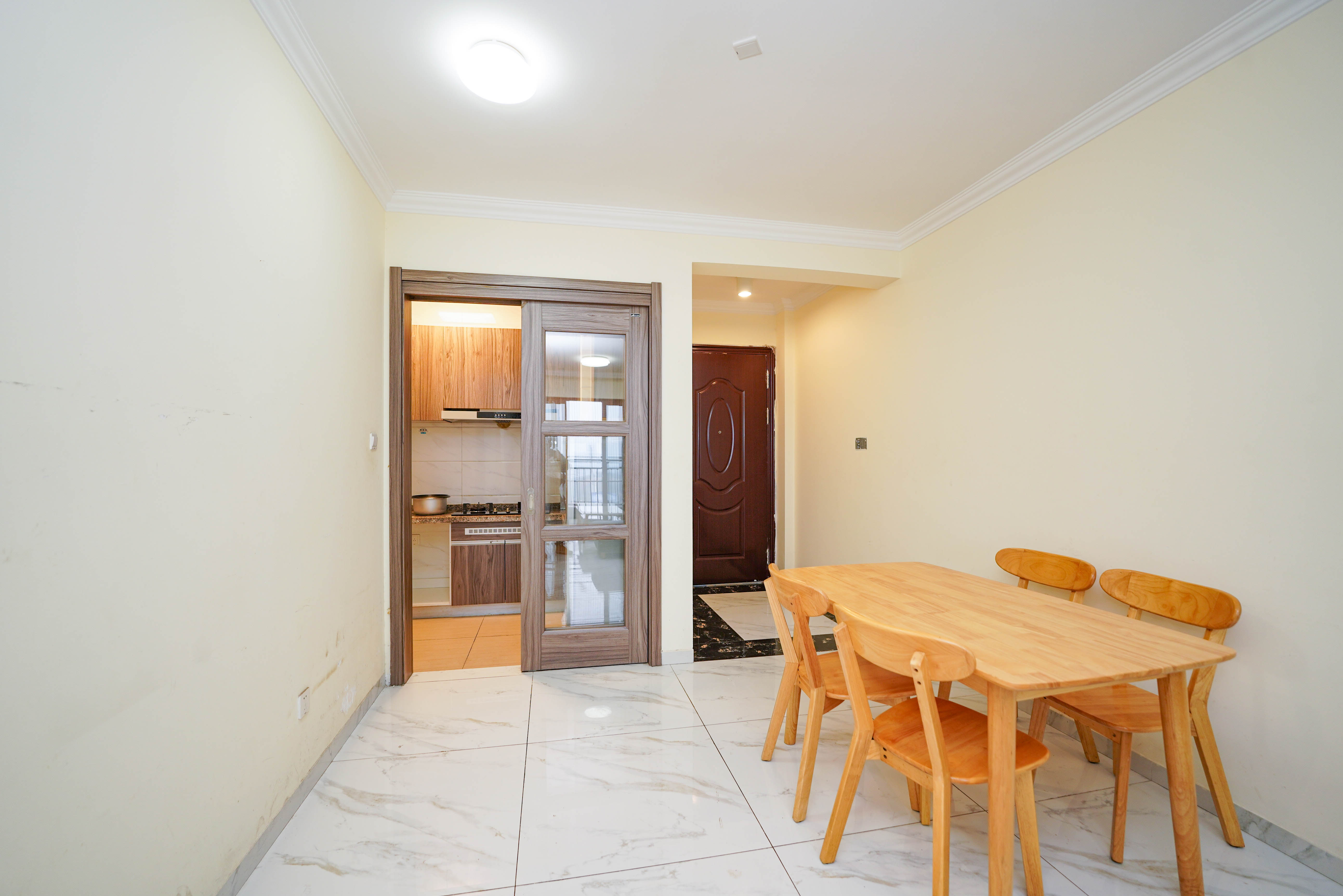 碧桂园公园壹号(凯怡茗苑) 3室2厅1卫 50.0万 碧桂园公园壹号(凯怡茗苑) 3室2厅1卫 50.0万客厅