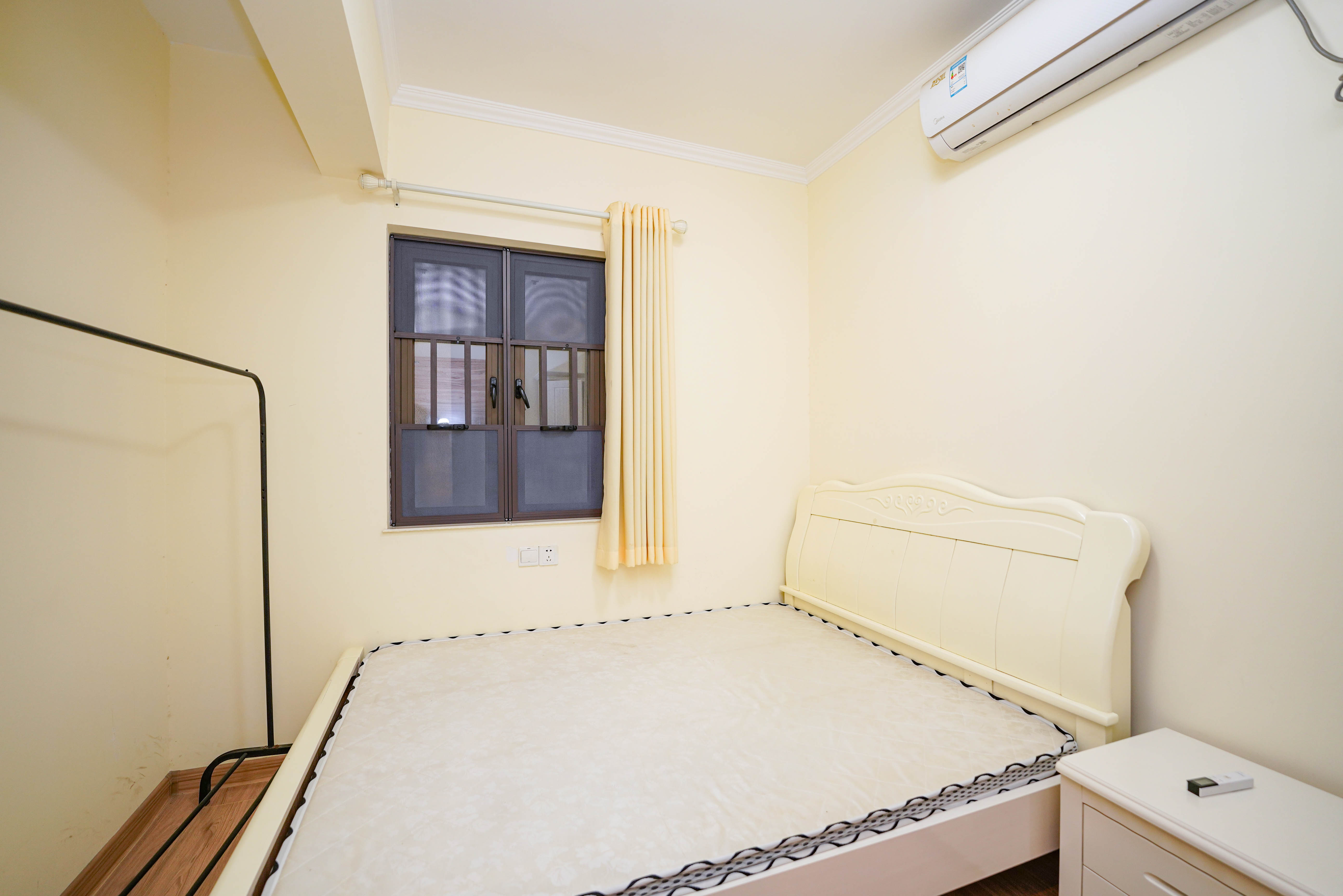 碧桂园公园壹号(凯怡茗苑) 3室2厅1卫 50.0万 碧桂园公园壹号(凯怡茗苑) 3室2厅1卫 50.0万卧室