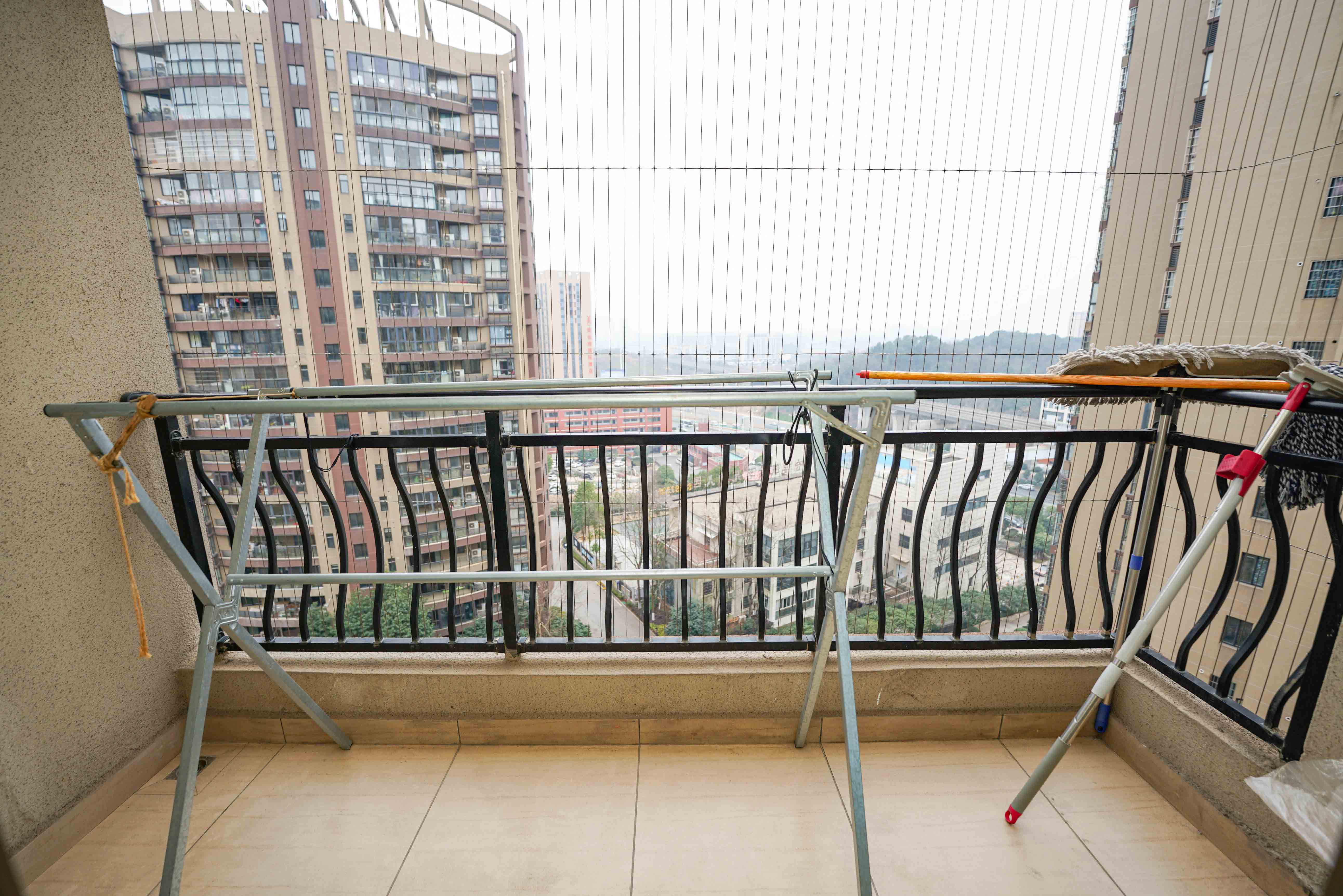 碧桂园公园壹号(凯怡茗苑) 3室2厅1卫 50.0万 碧桂园公园壹号(凯怡茗苑) 3室2厅1卫 50.0万阳台