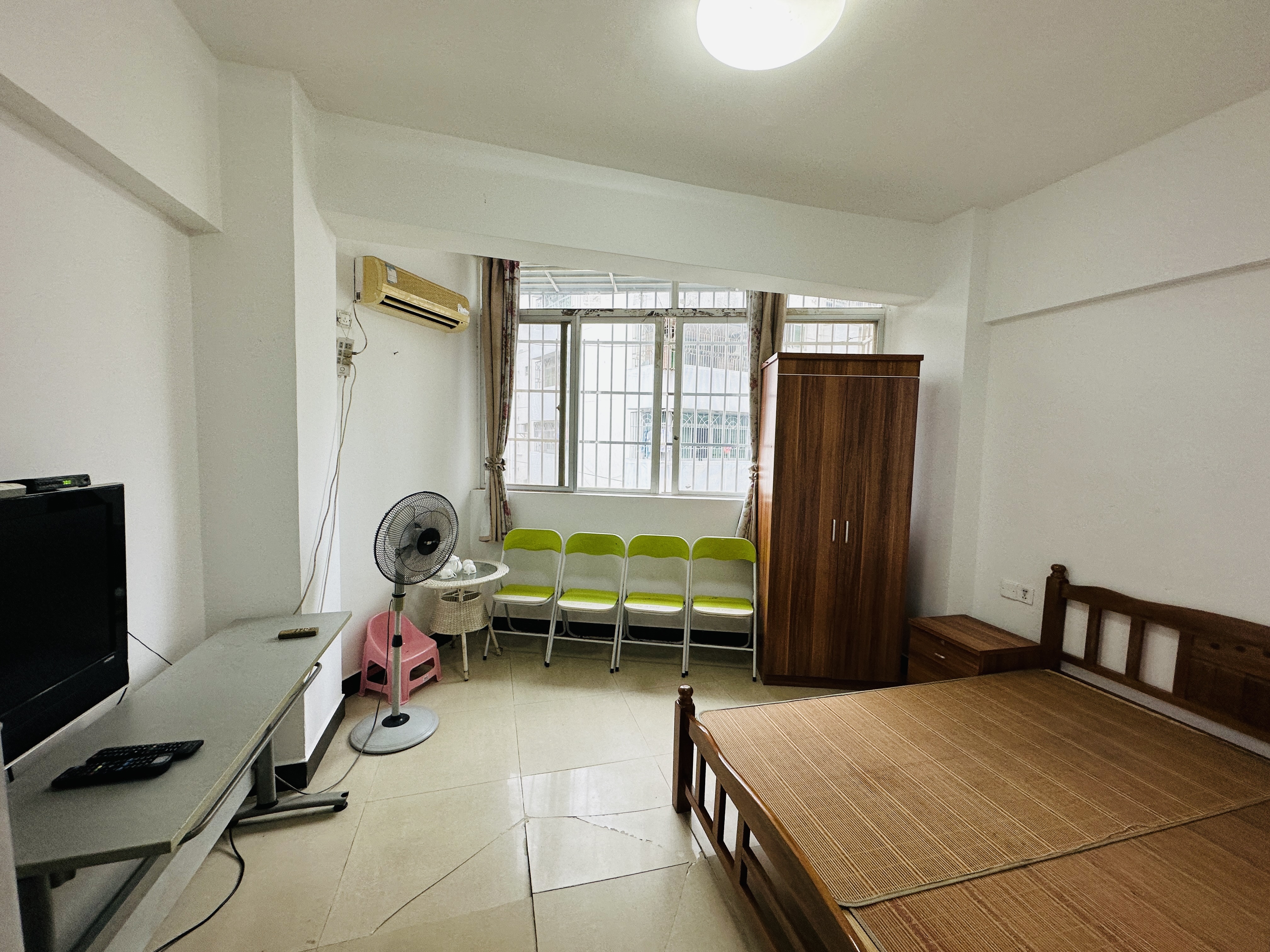 北岸青年公寓 1室1厅1卫 37.00万 北岸青年公寓 1室1厅1卫 37.00万客厅