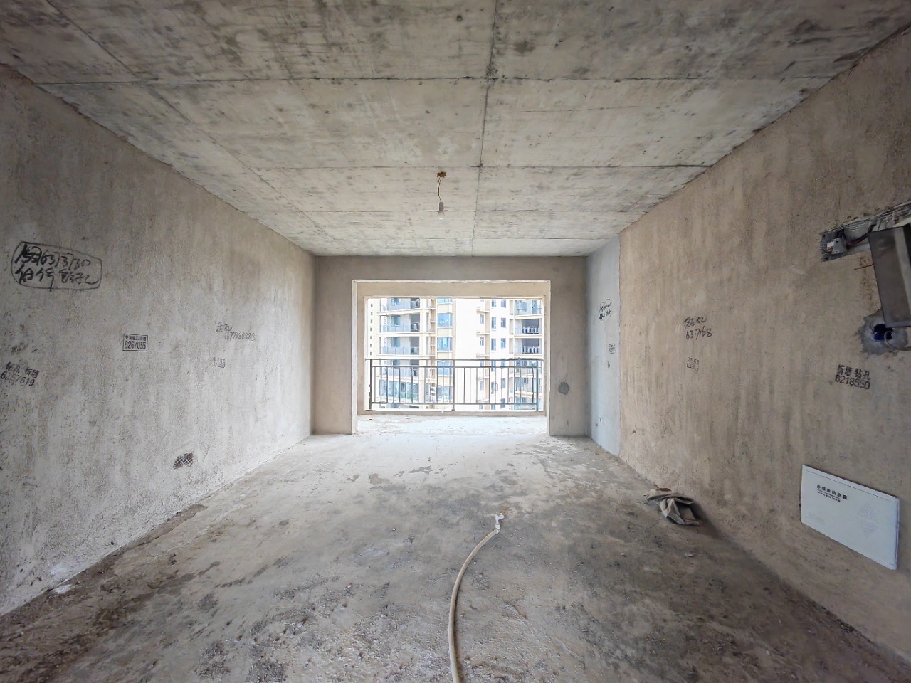 五江碧桂园城市广场 3室2厅2卫 70.0万 五江碧桂园城市广场 3室2厅2卫 70.0万客厅