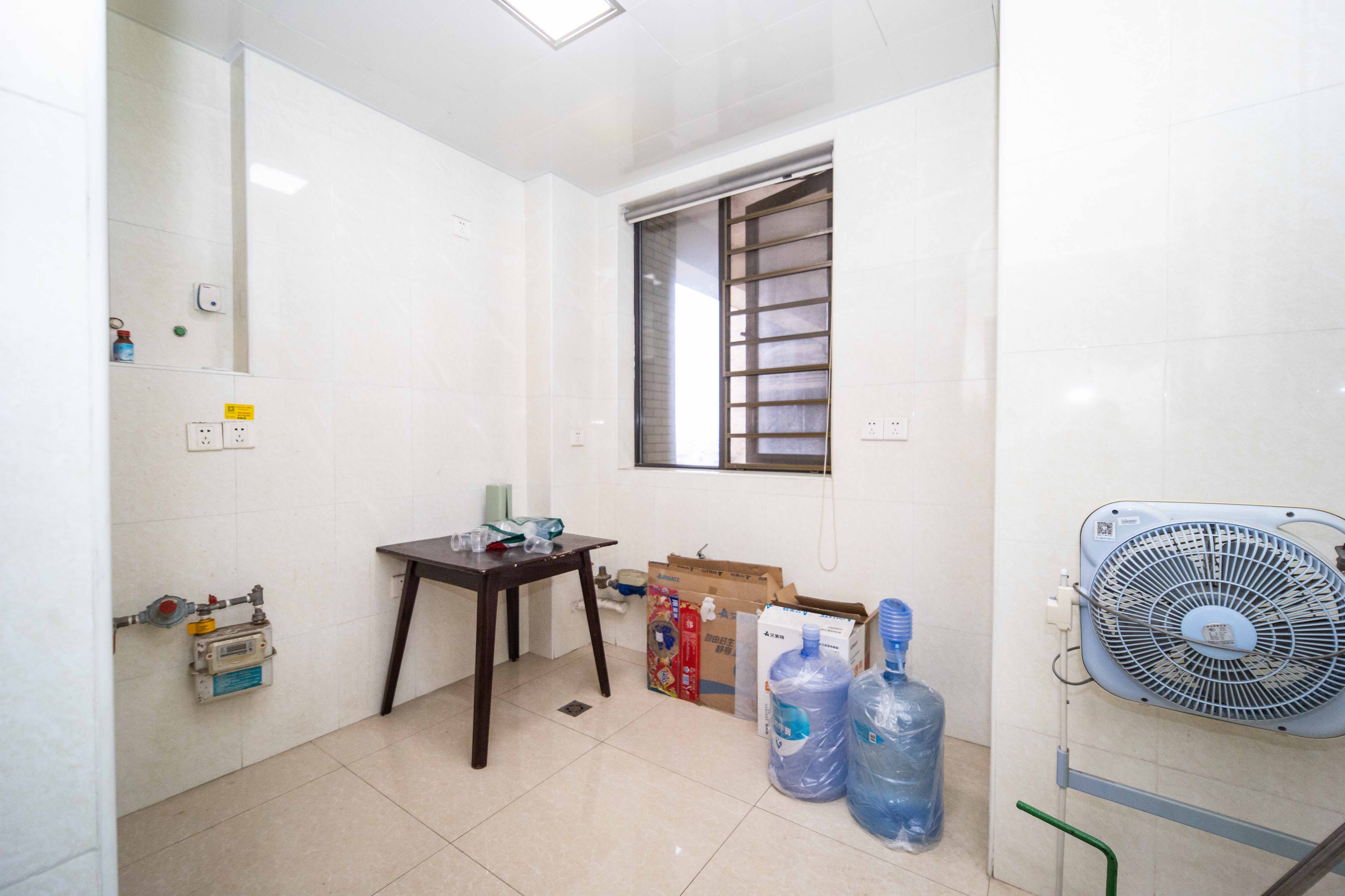 上东辛顿公寓  4室2厅1卫    79.8万 上东辛顿公寓  4室2厅1卫    79.8万厨房