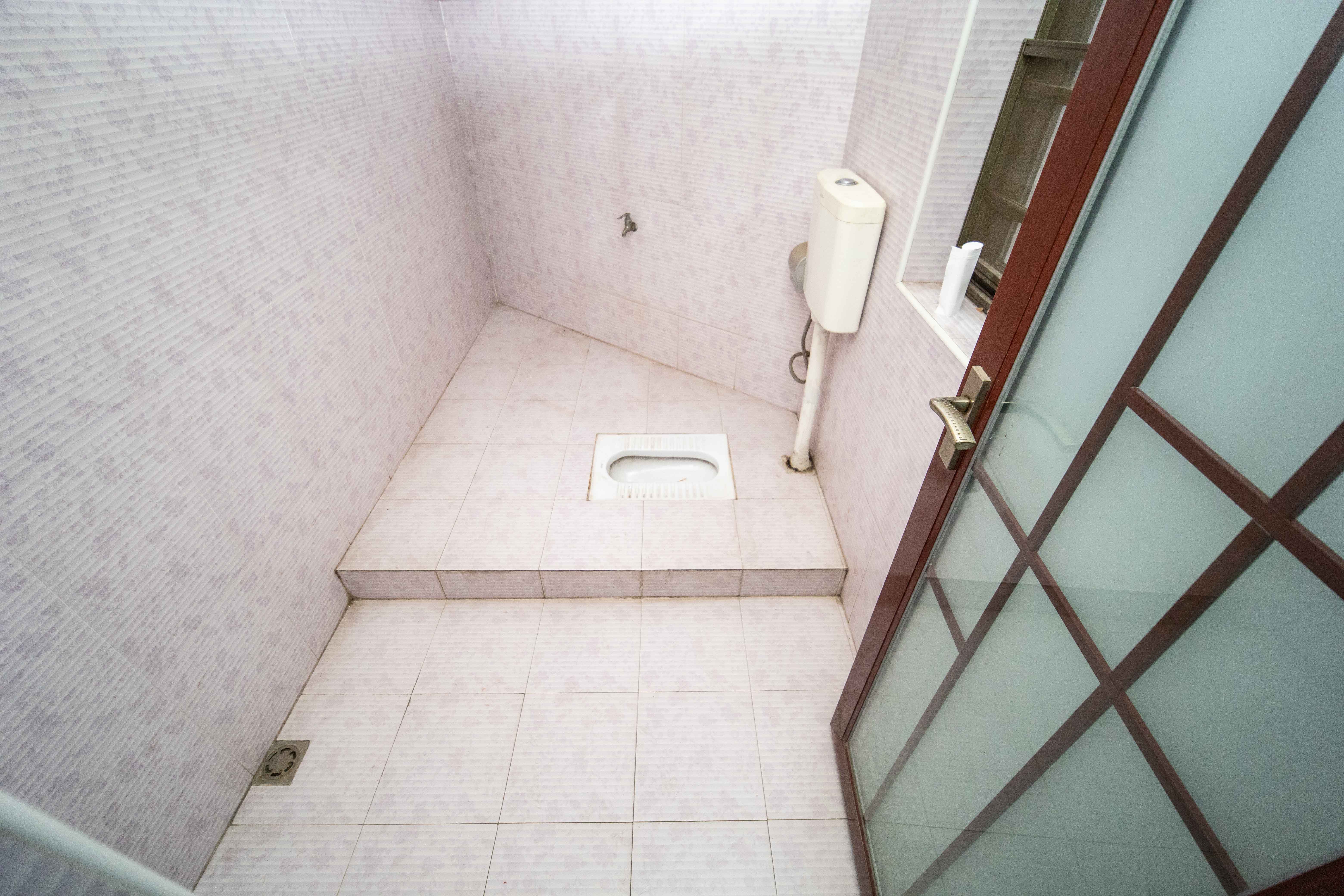 上东辛顿公寓  4室2厅1卫    79.8万 上东辛顿公寓  4室2厅1卫    79.8万卫生间