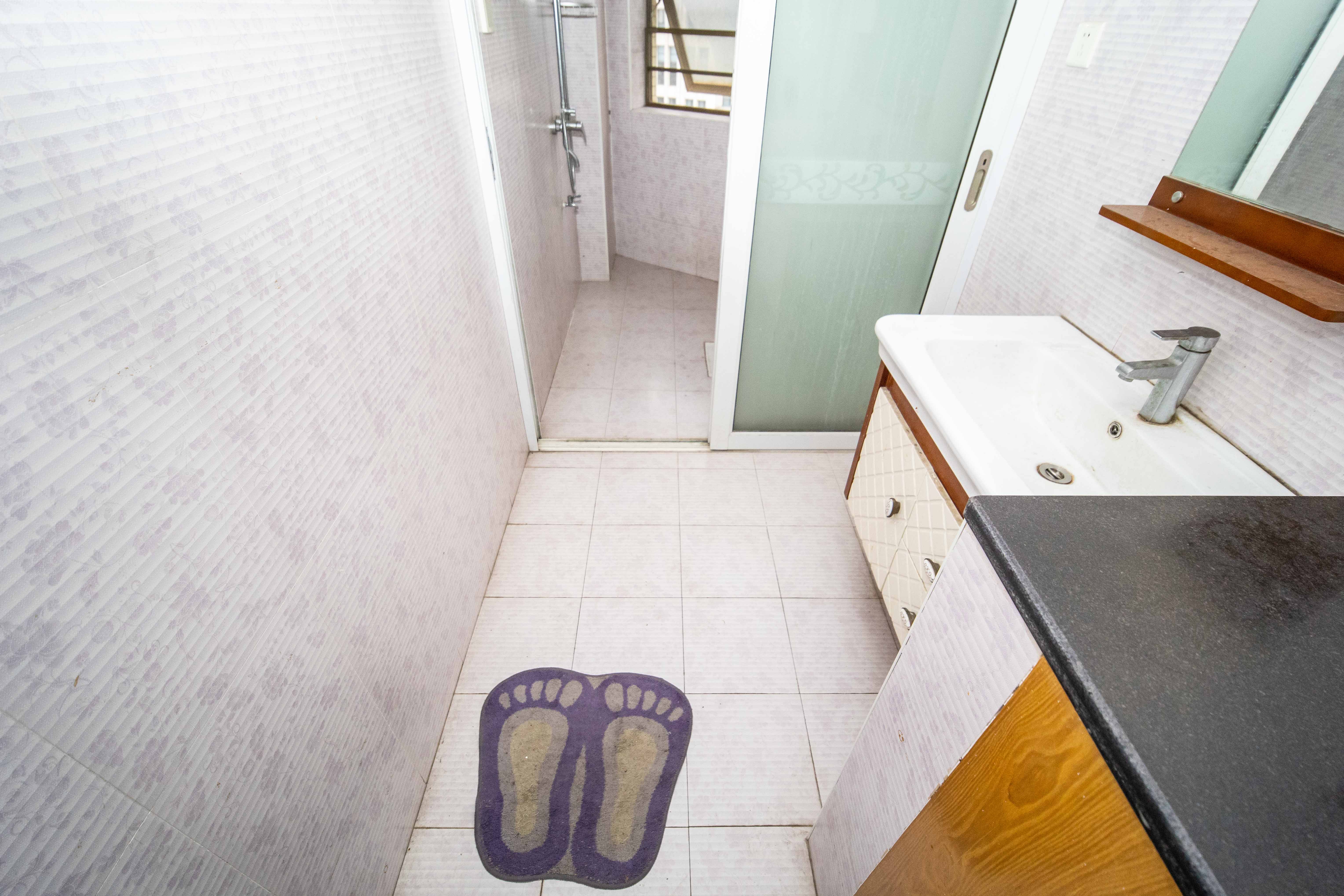 上东辛顿公寓  4室2厅1卫    79.8万 上东辛顿公寓  4室2厅1卫    79.8万卫生间