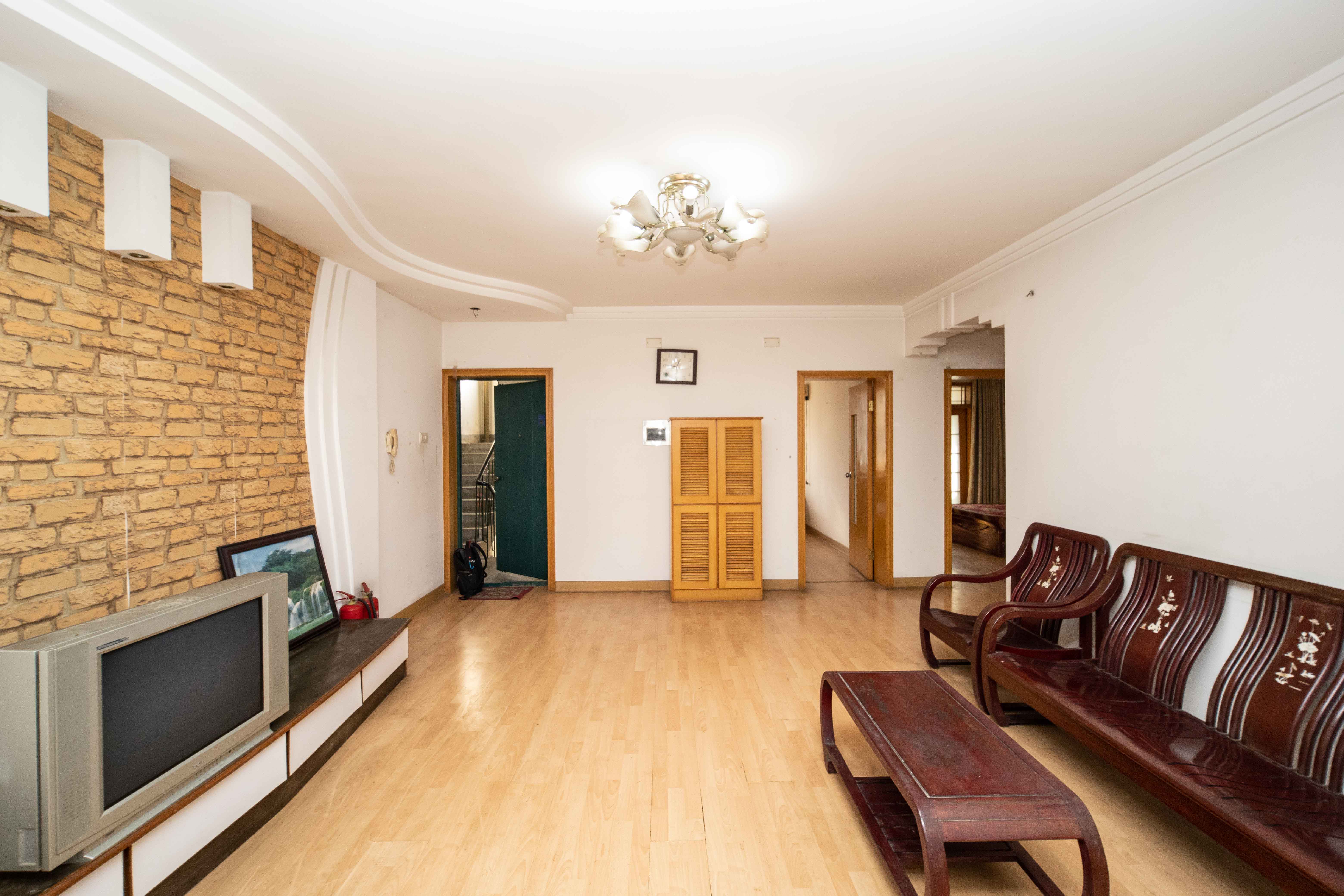 德政园 3室2厅2卫 67.0万 德政园 3室2厅2卫 67.0万客厅