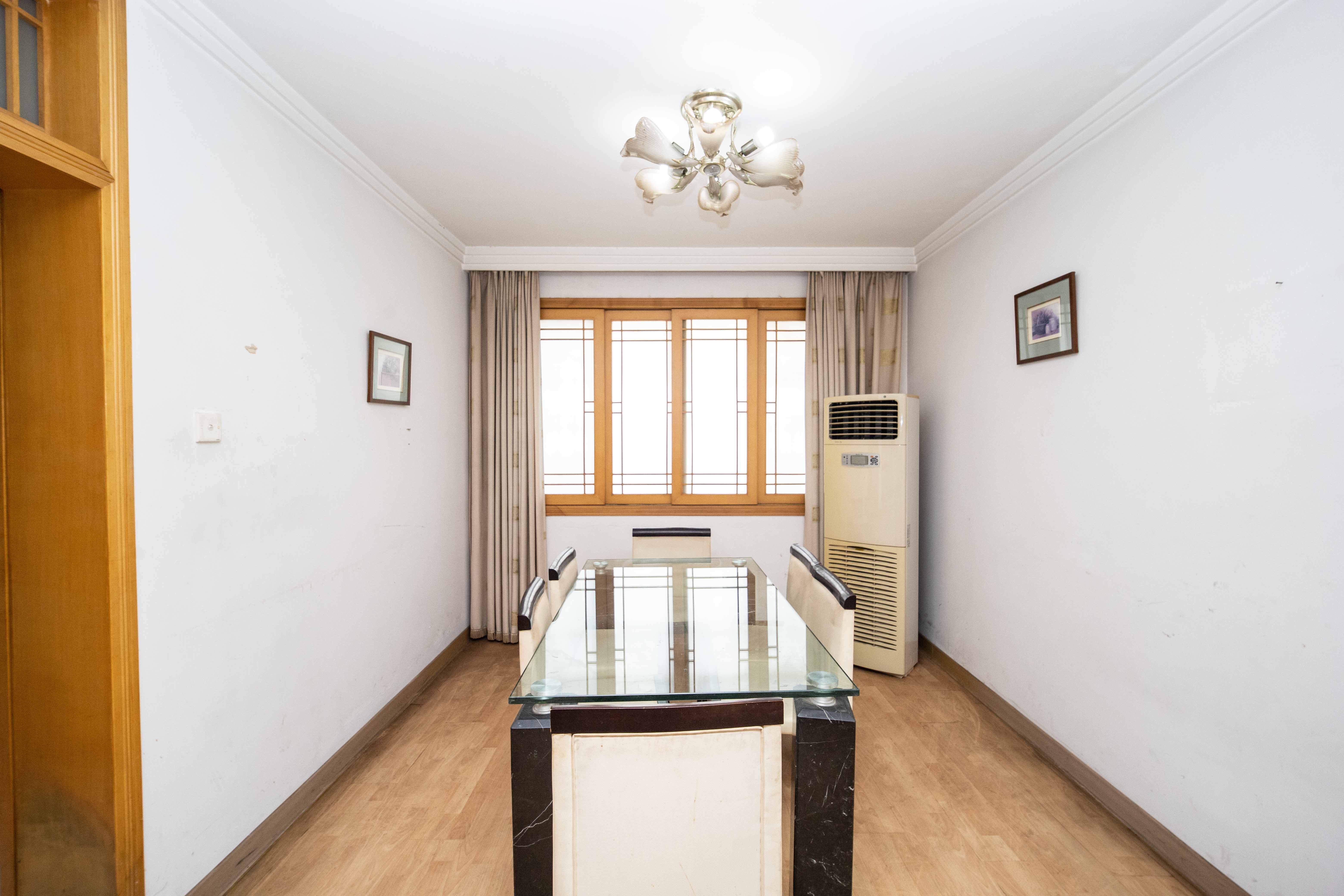 德政园 3室2厅2卫 67.0万 德政园 3室2厅2卫 67.0万客厅