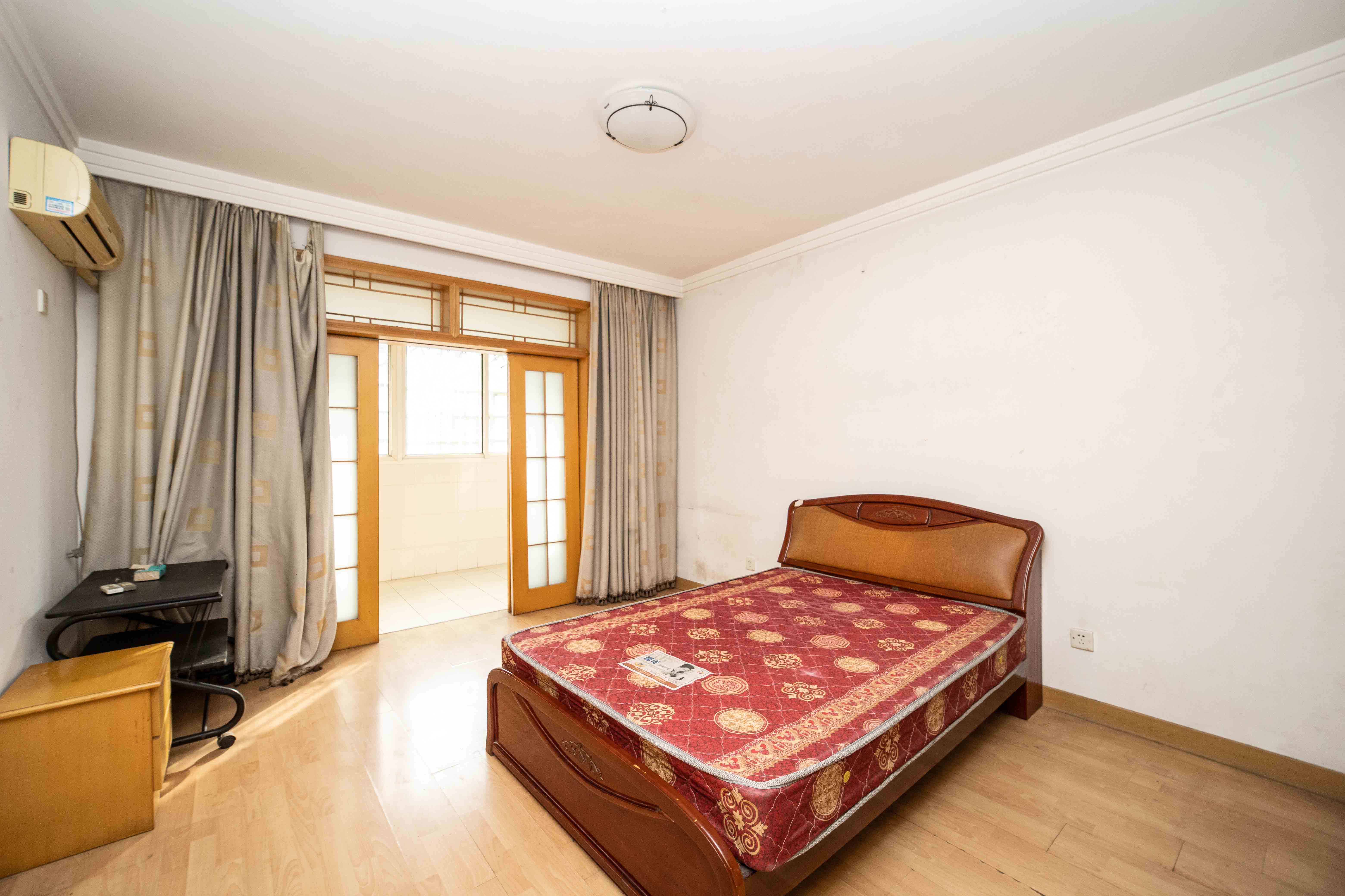 德政园 3室2厅2卫 67.0万 德政园 3室2厅2卫 67.0万卧室