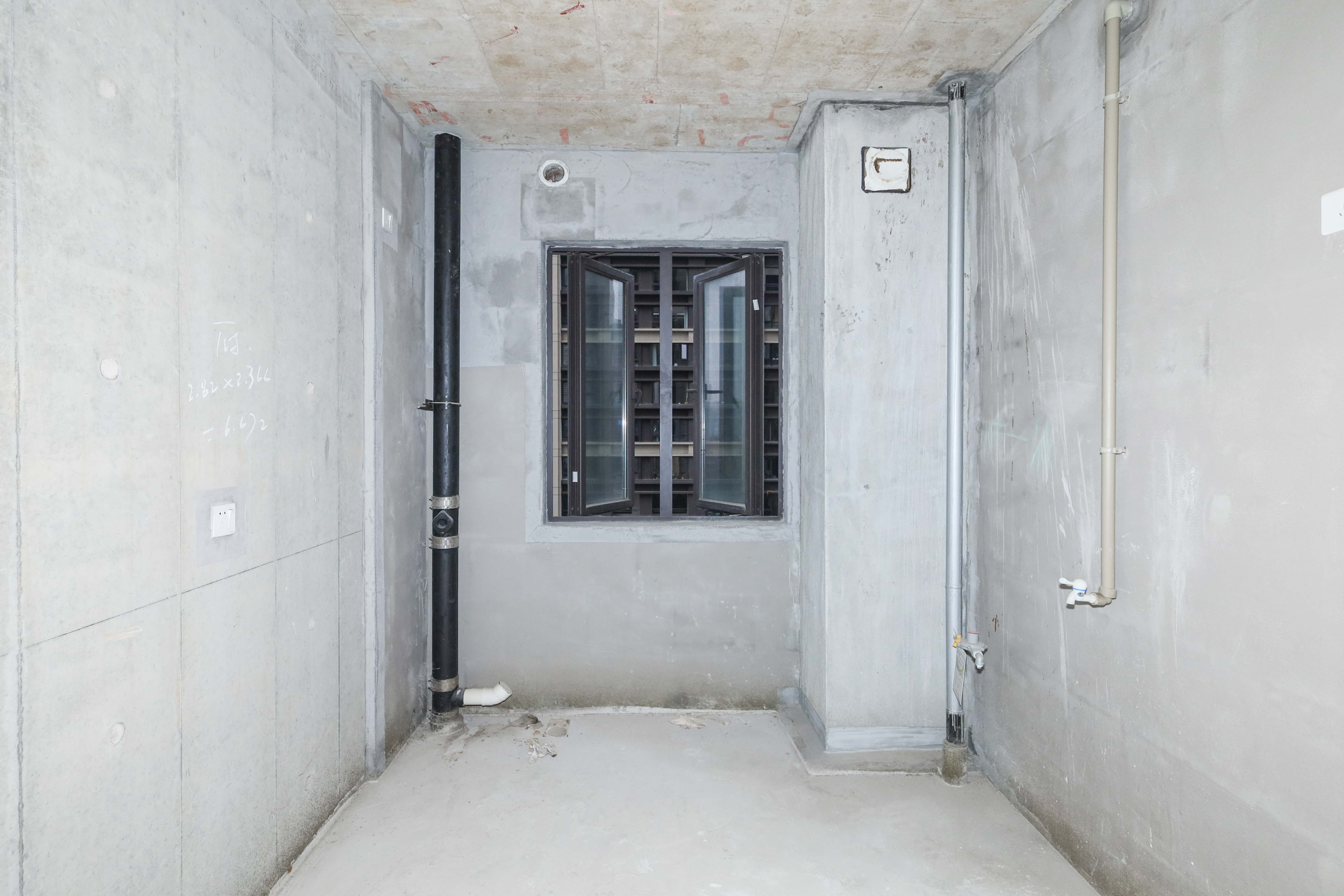 建发央著  4室2厅2卫   290.00万厨房