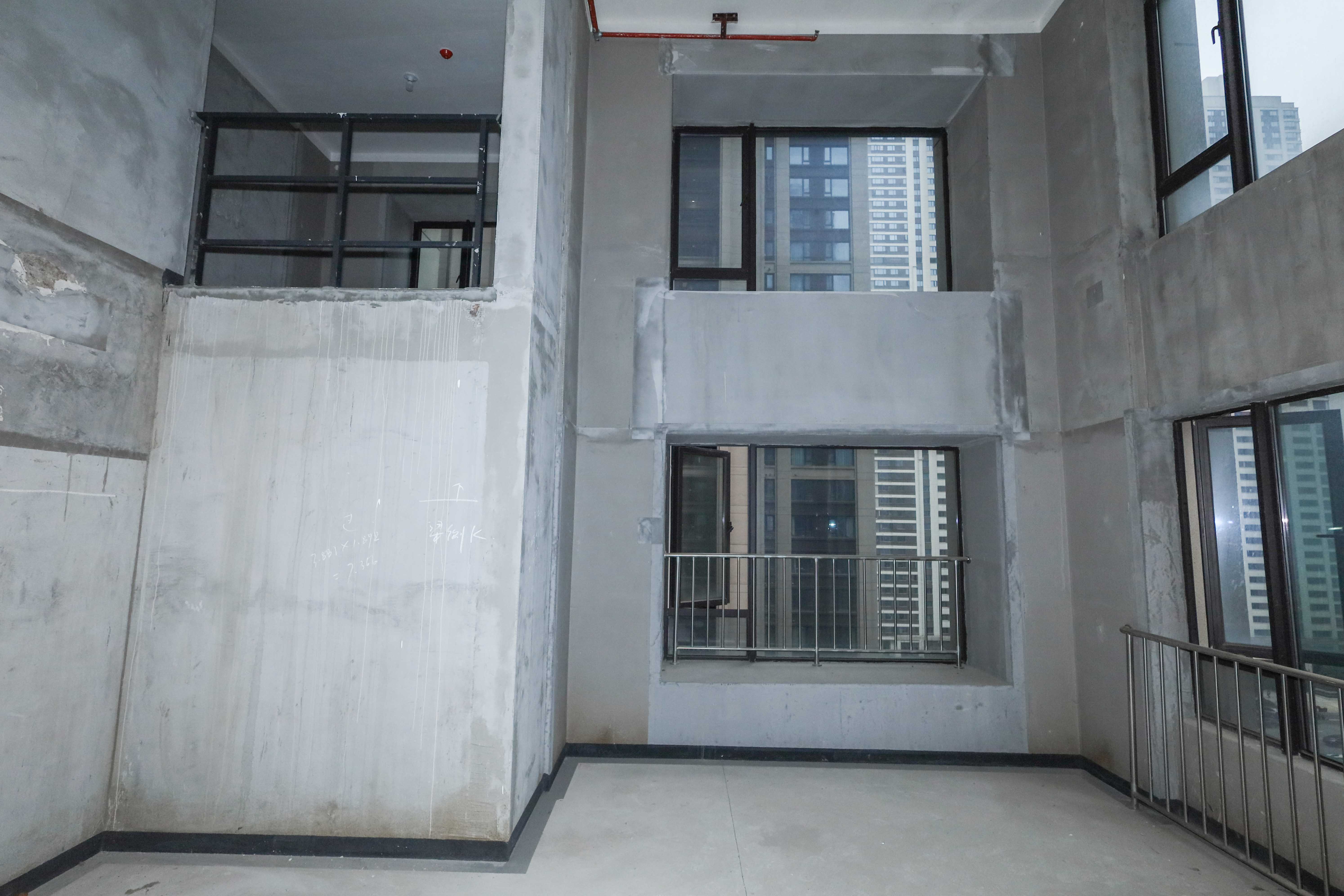 建发央著  4室2厅2卫   290.00万客厅