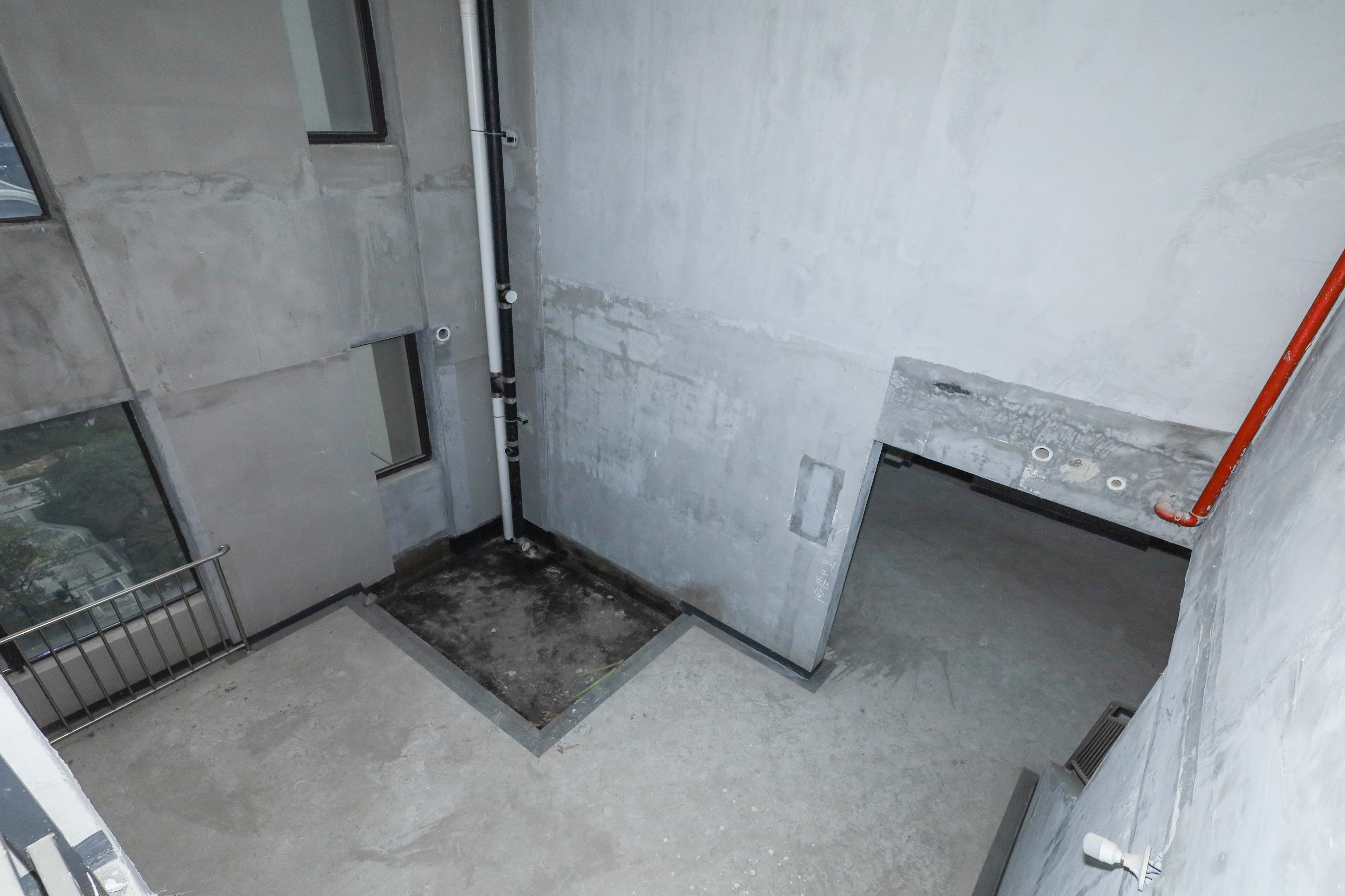 建发央著  4室2厅2卫   290.00万客厅