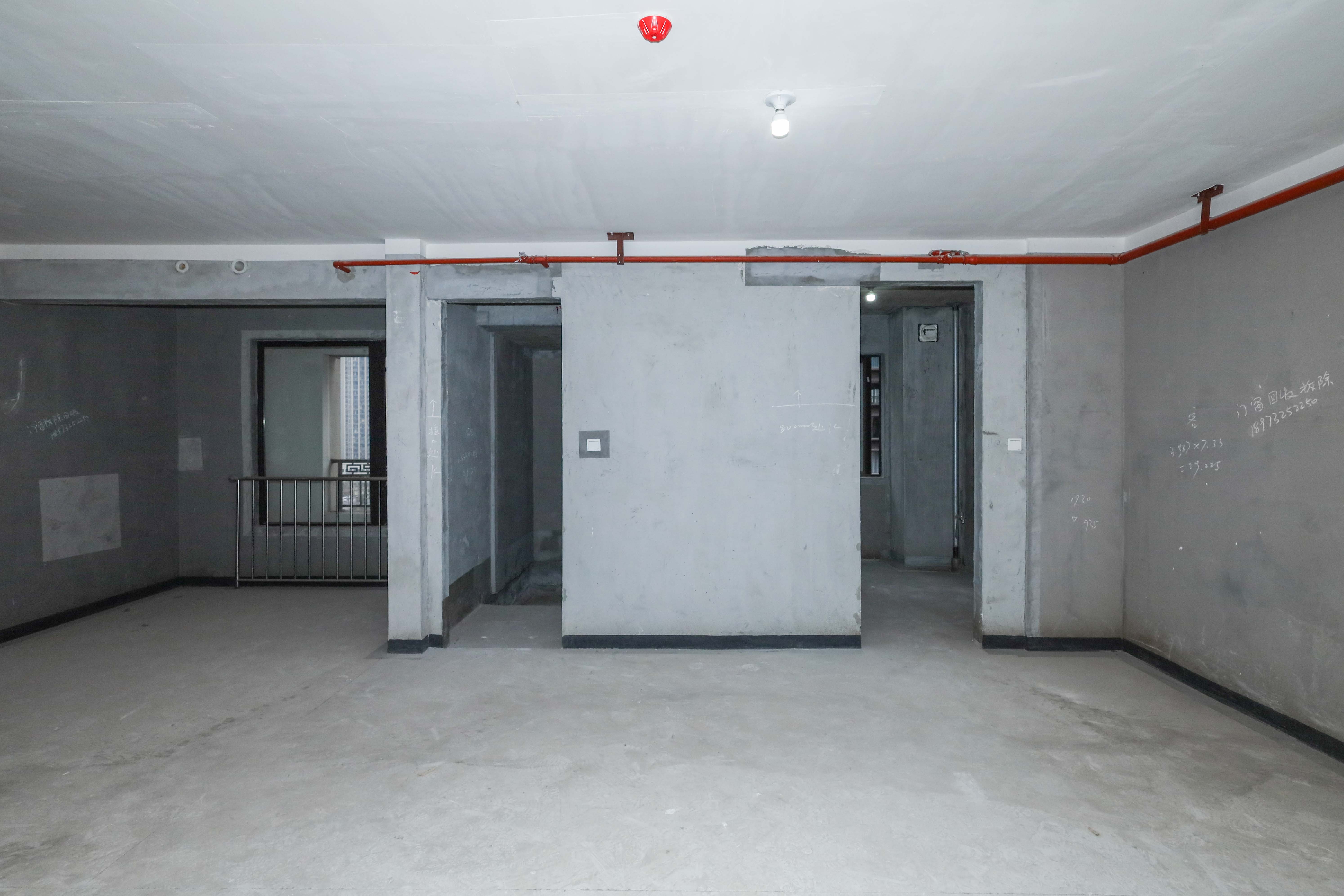建发央著  4室2厅2卫   290.00万卧室