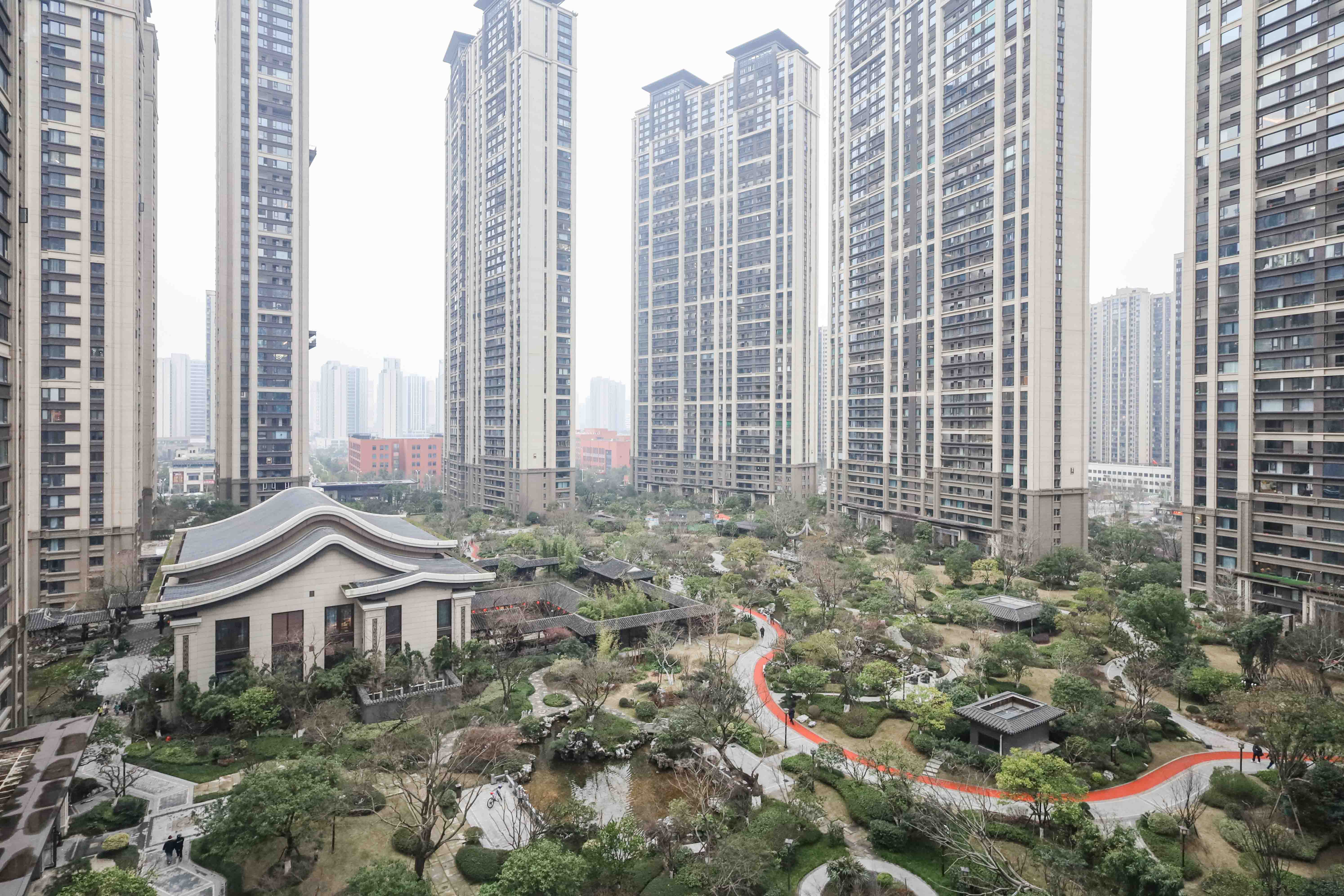 建发央著  4室2厅2卫   290.00万阳台