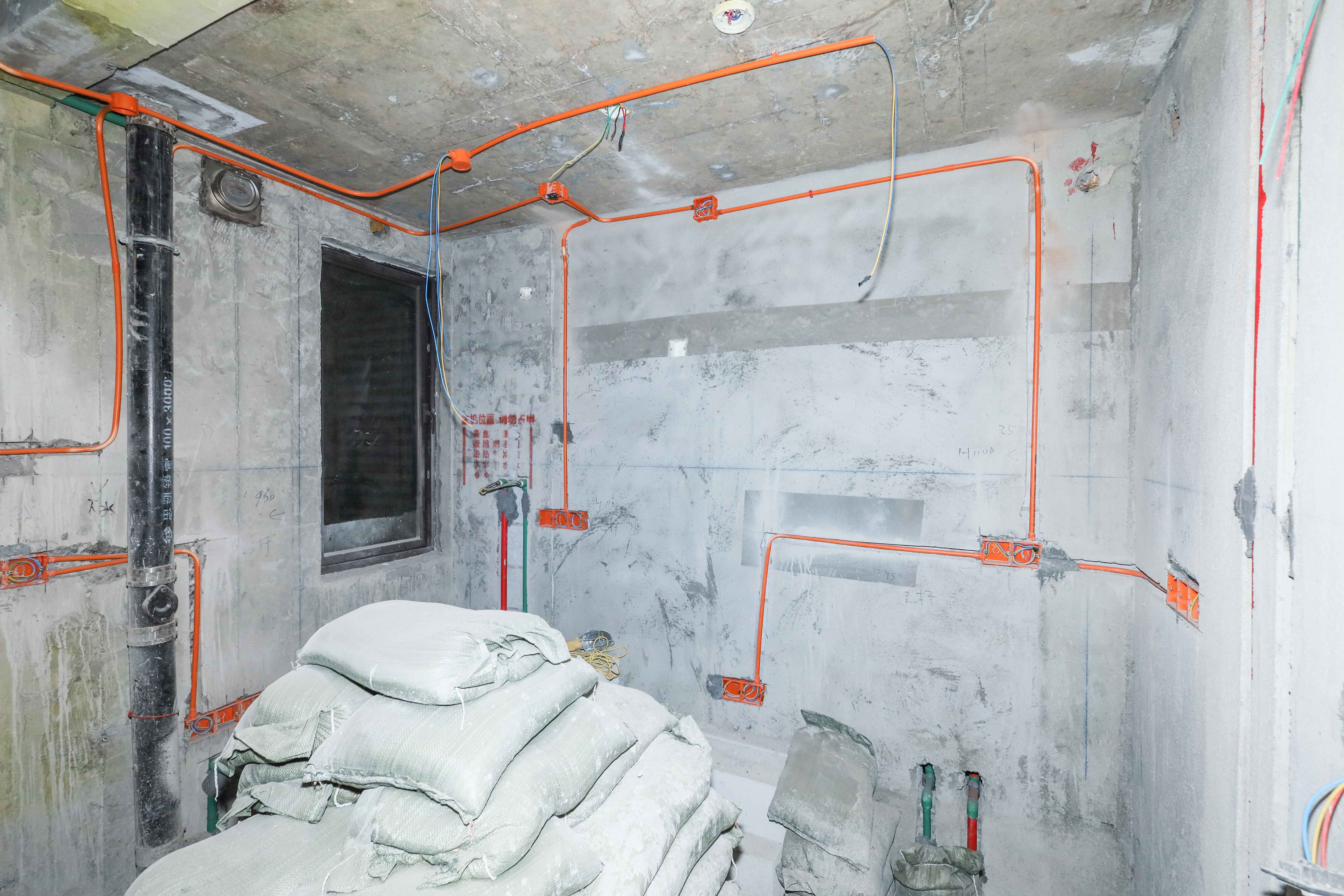 建发央著  4室2厅2卫   175.00万厨房