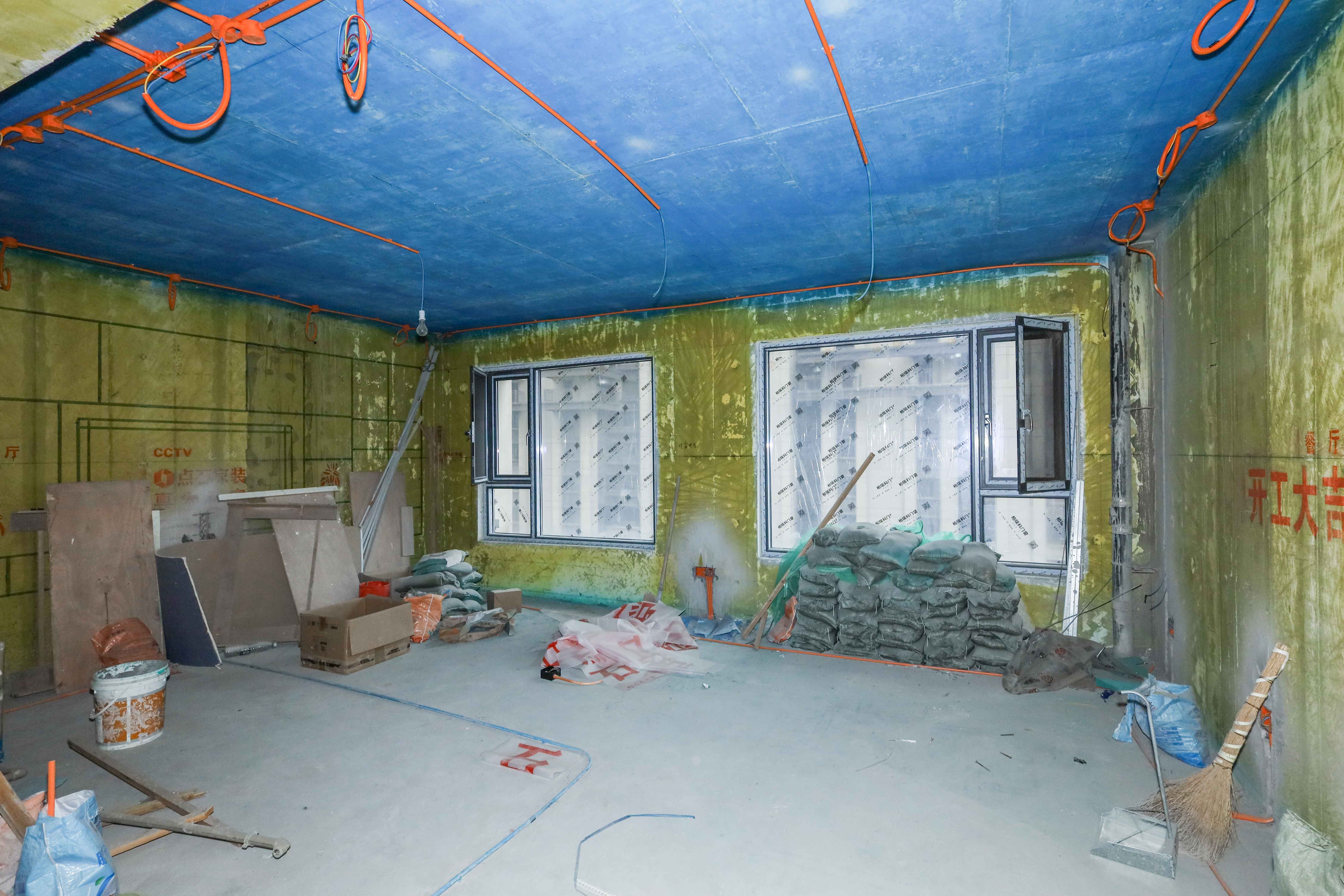建发央著  4室2厅2卫   175.00万客厅
