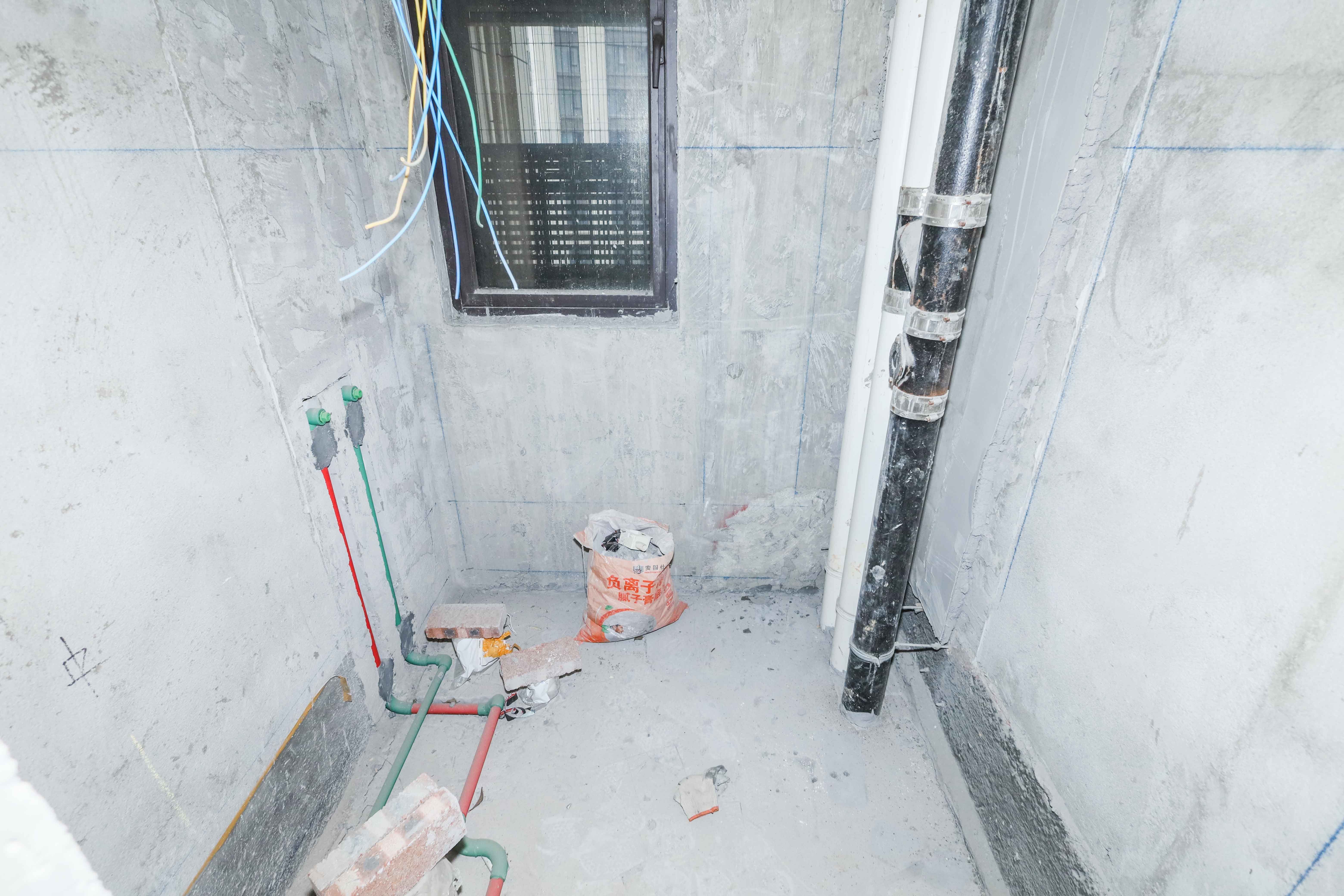 建发央著  4室2厅2卫   175.00万卫生间