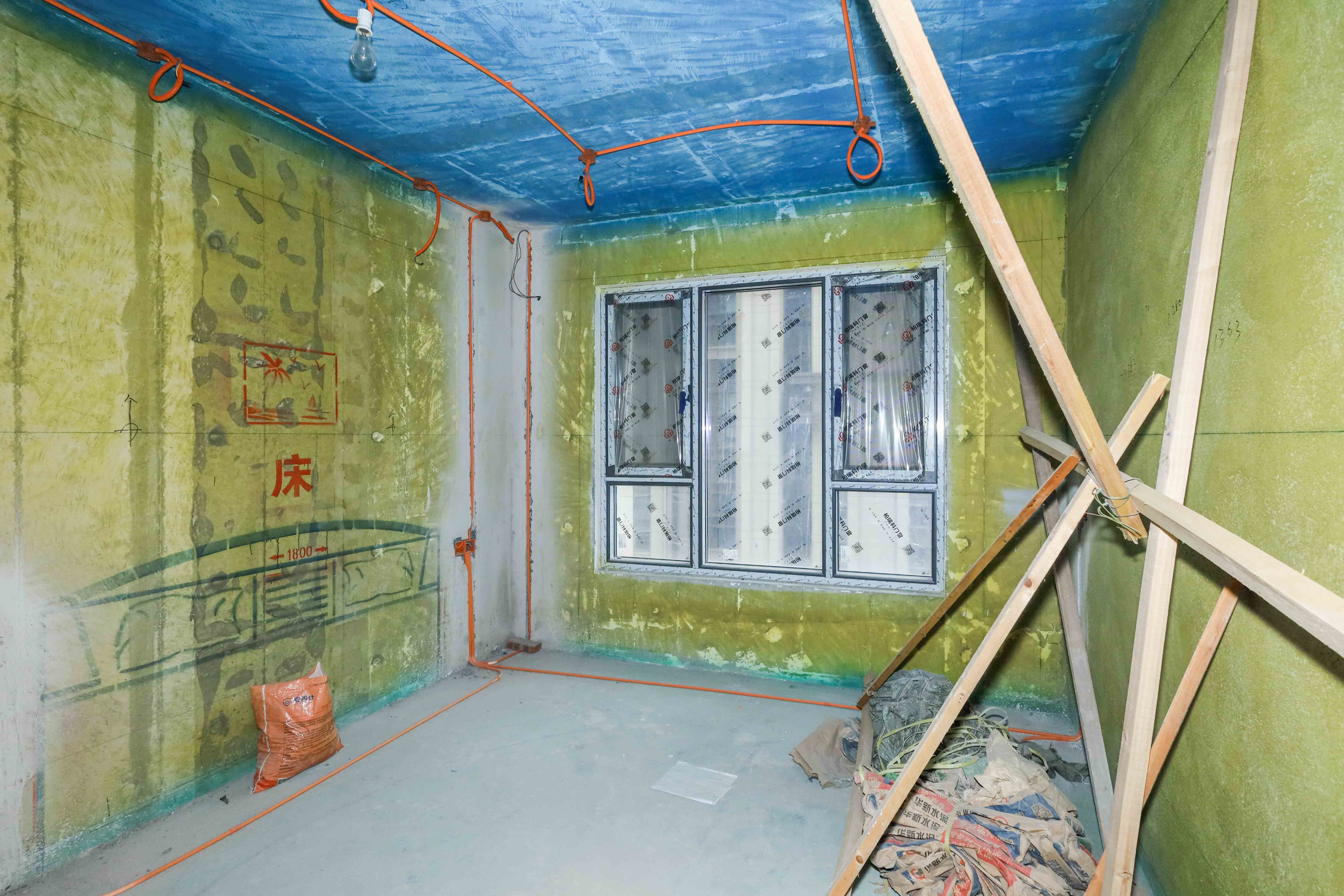 建发央著  4室2厅2卫   175.00万卧室