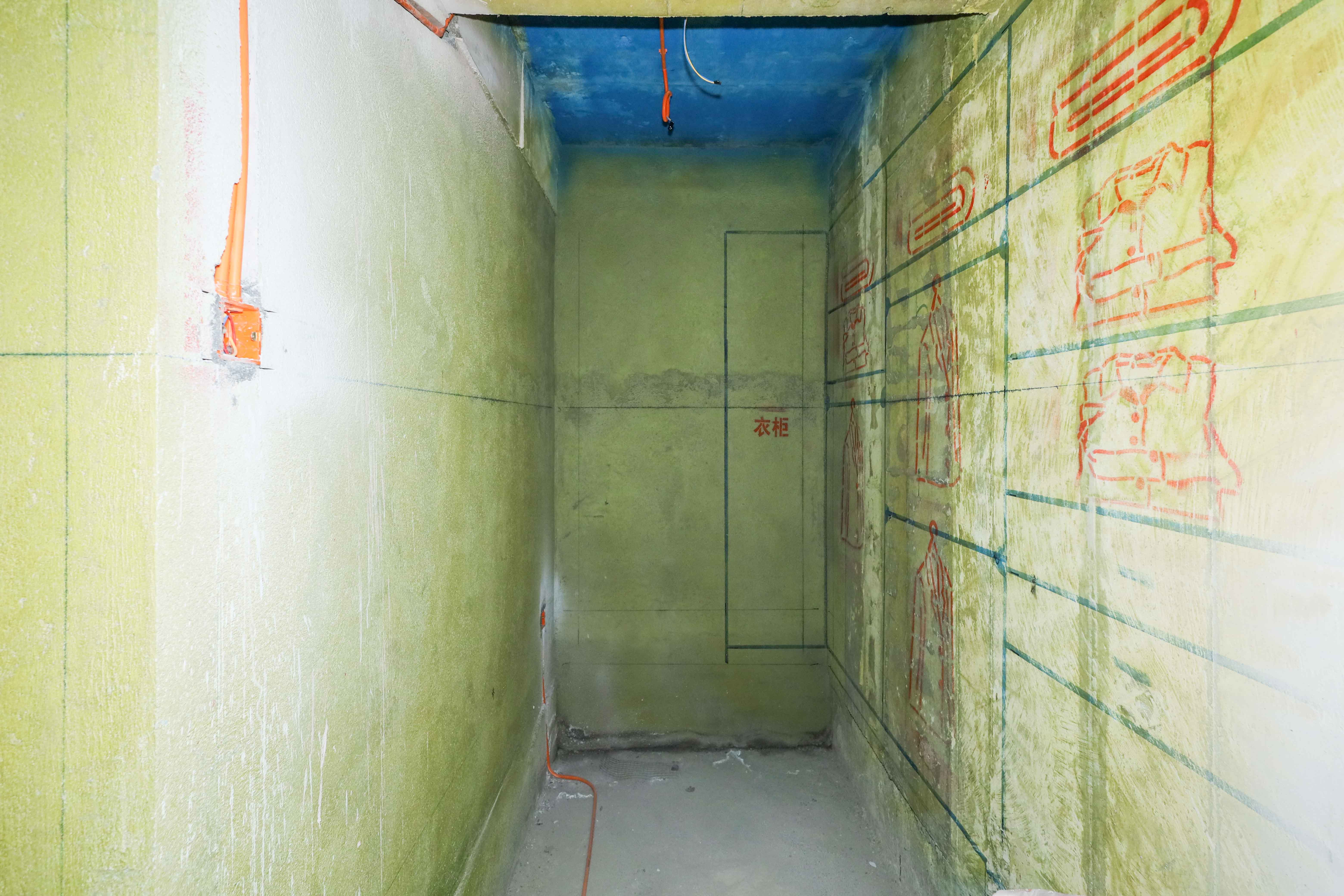 建发央著  4室2厅2卫   175.00万卧室