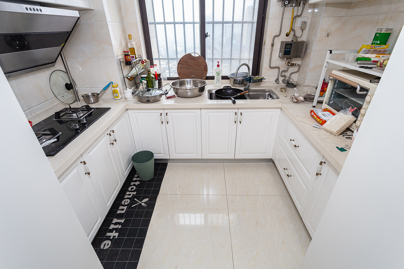 长高圆梦佳苑  3室2厅2卫    130.0万厨房