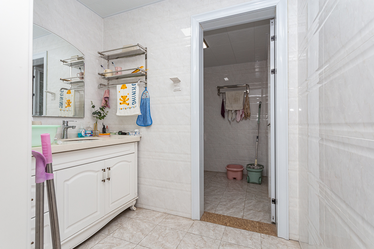 长高圆梦佳苑  3室2厅2卫    130.0万卫生间