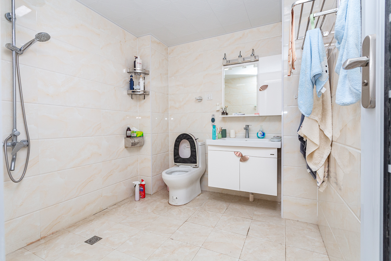 长高圆梦佳苑  3室2厅2卫    130.0万卫生间