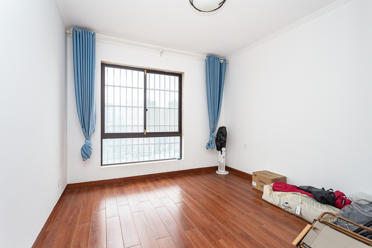 长高圆梦佳苑  3室2厅2卫    130.0万卧室