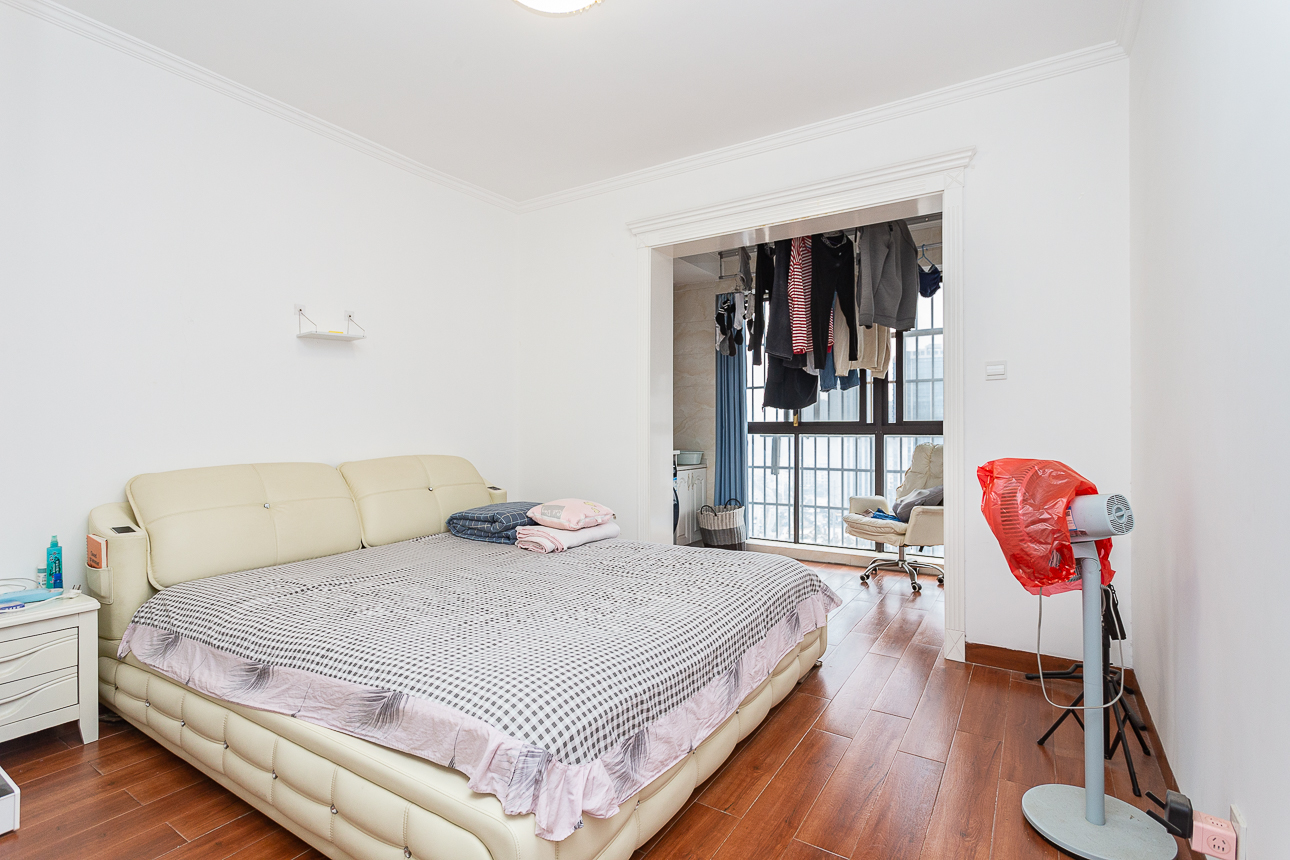 长高圆梦佳苑  3室2厅2卫    130.0万卧室