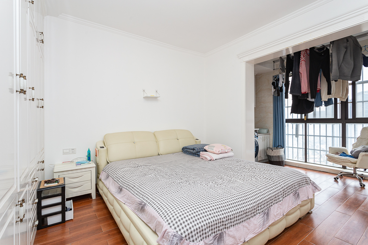 长高圆梦佳苑  3室2厅2卫    130.0万卧室