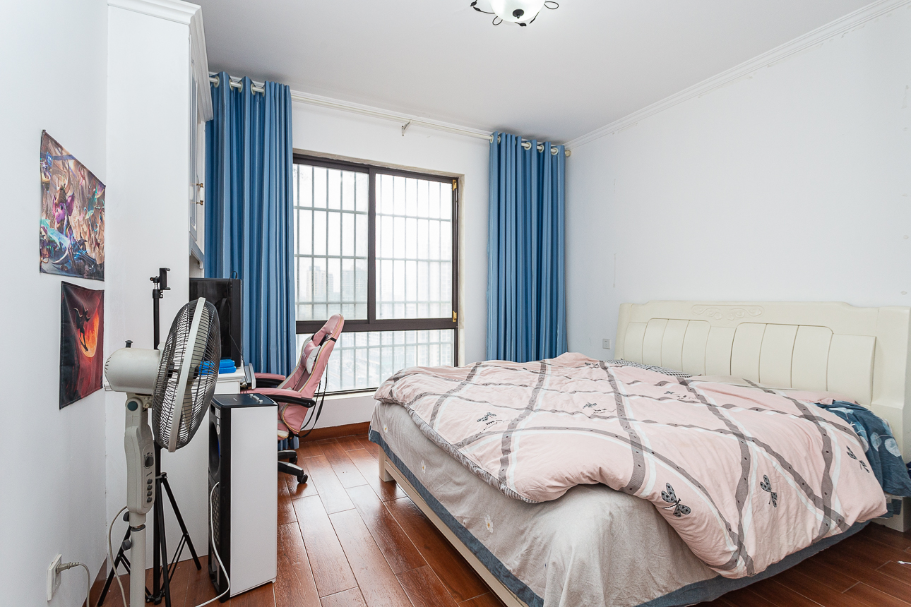 长高圆梦佳苑  3室2厅2卫    130.0万卧室