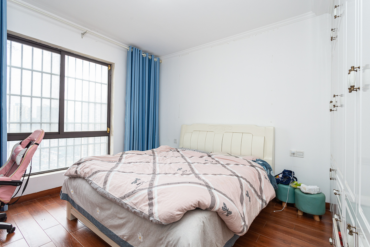 长高圆梦佳苑  3室2厅2卫    130.0万卧室