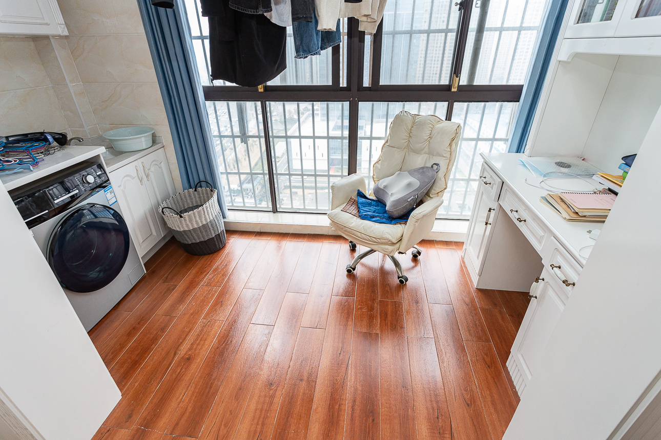 长高圆梦佳苑  3室2厅2卫    130.0万阳台