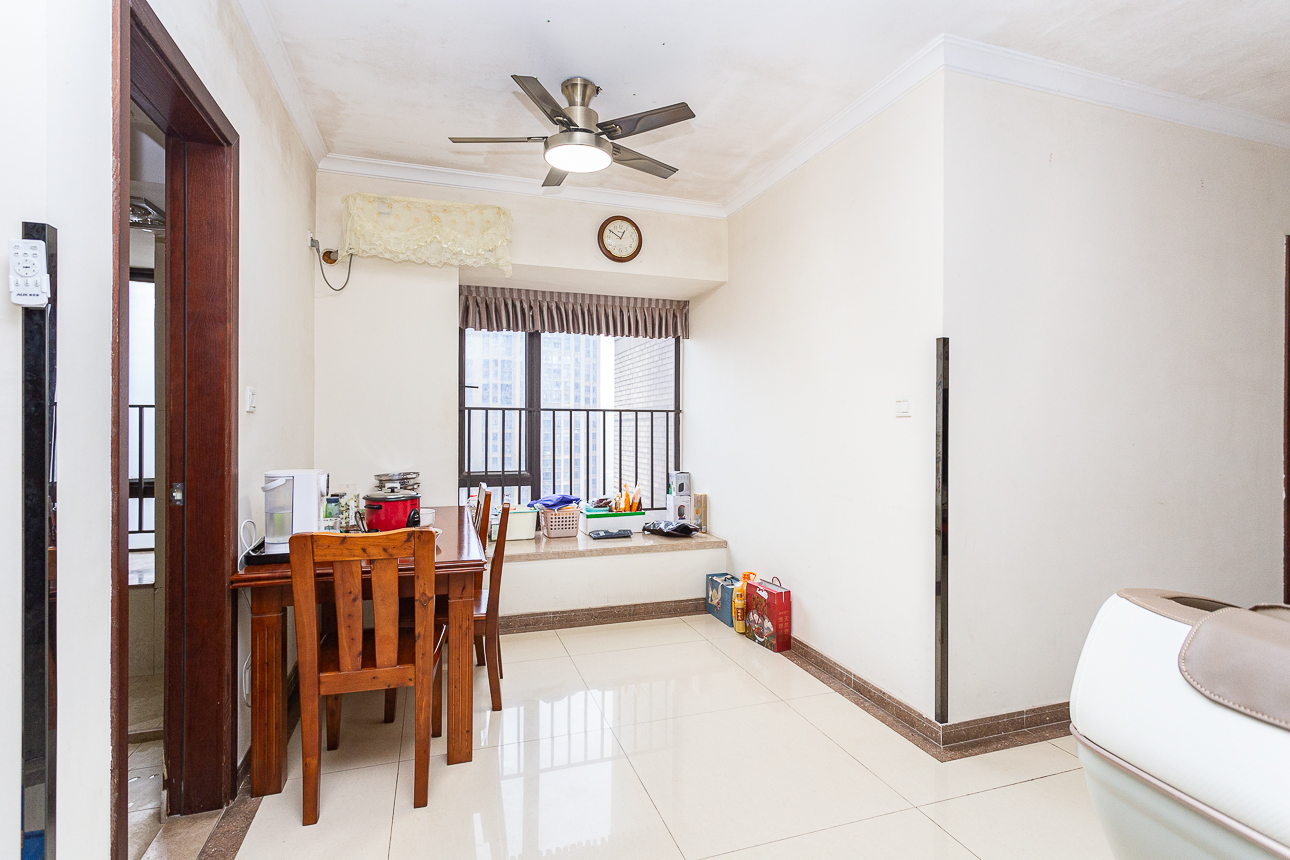 时代倾城一期 3室2厅1卫 100.0万 时代倾城一期 3室2厅1卫 100.0万客厅