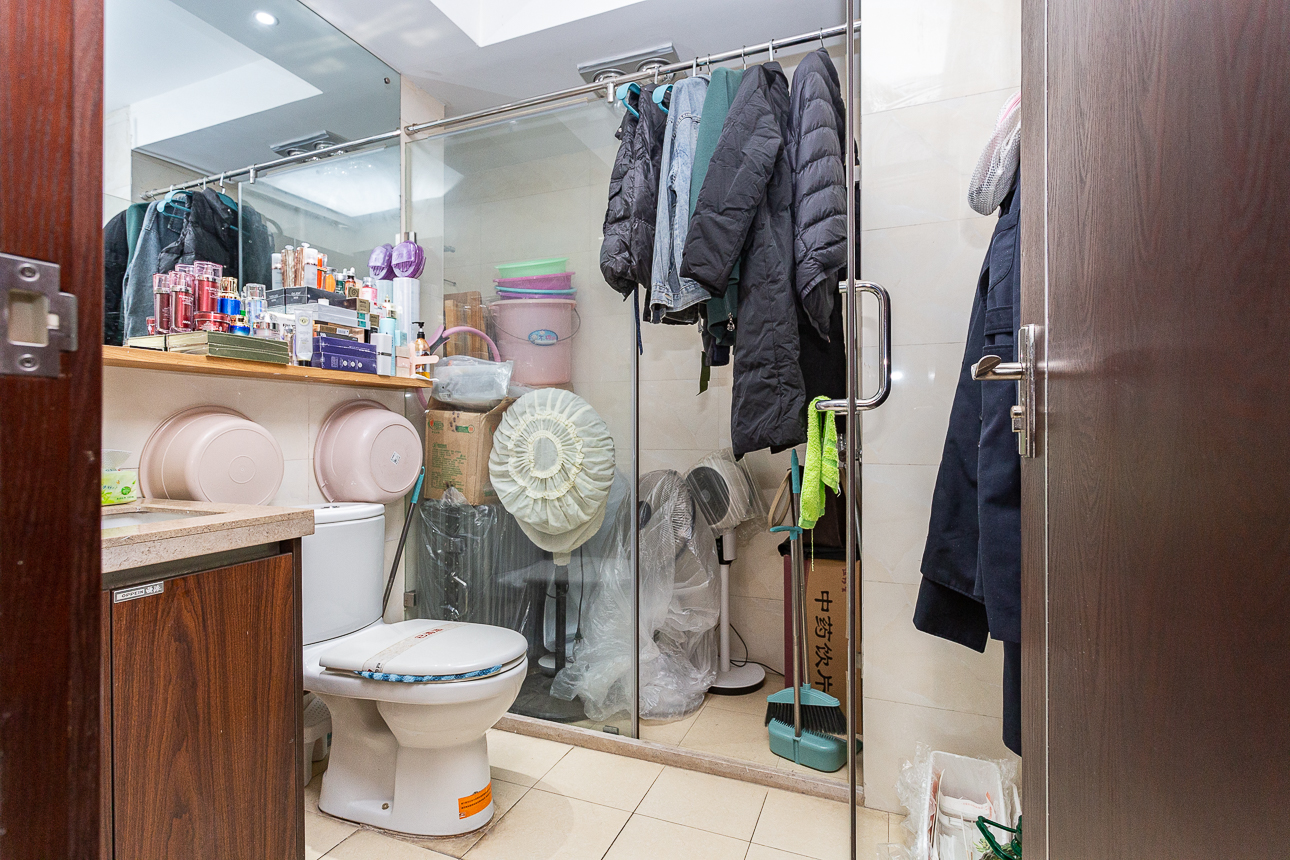 时代倾城一期 3室2厅1卫 100.0万 时代倾城一期 3室2厅1卫 100.0万卫生间