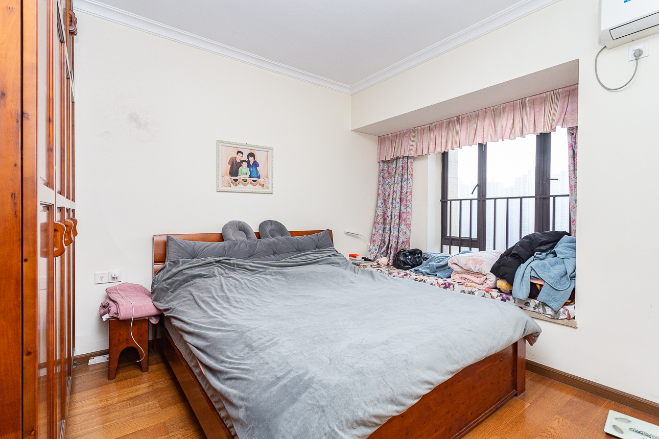 时代倾城一期 3室2厅1卫 100.0万 时代倾城一期 3室2厅1卫 100.0万卧室