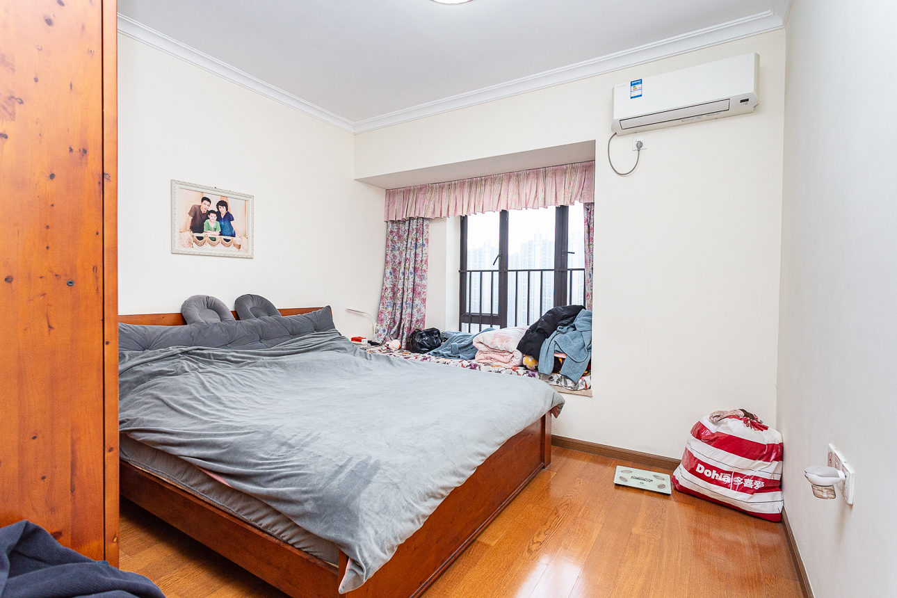 时代倾城一期 3室2厅1卫 100.0万 时代倾城一期 3室2厅1卫 100.0万卧室