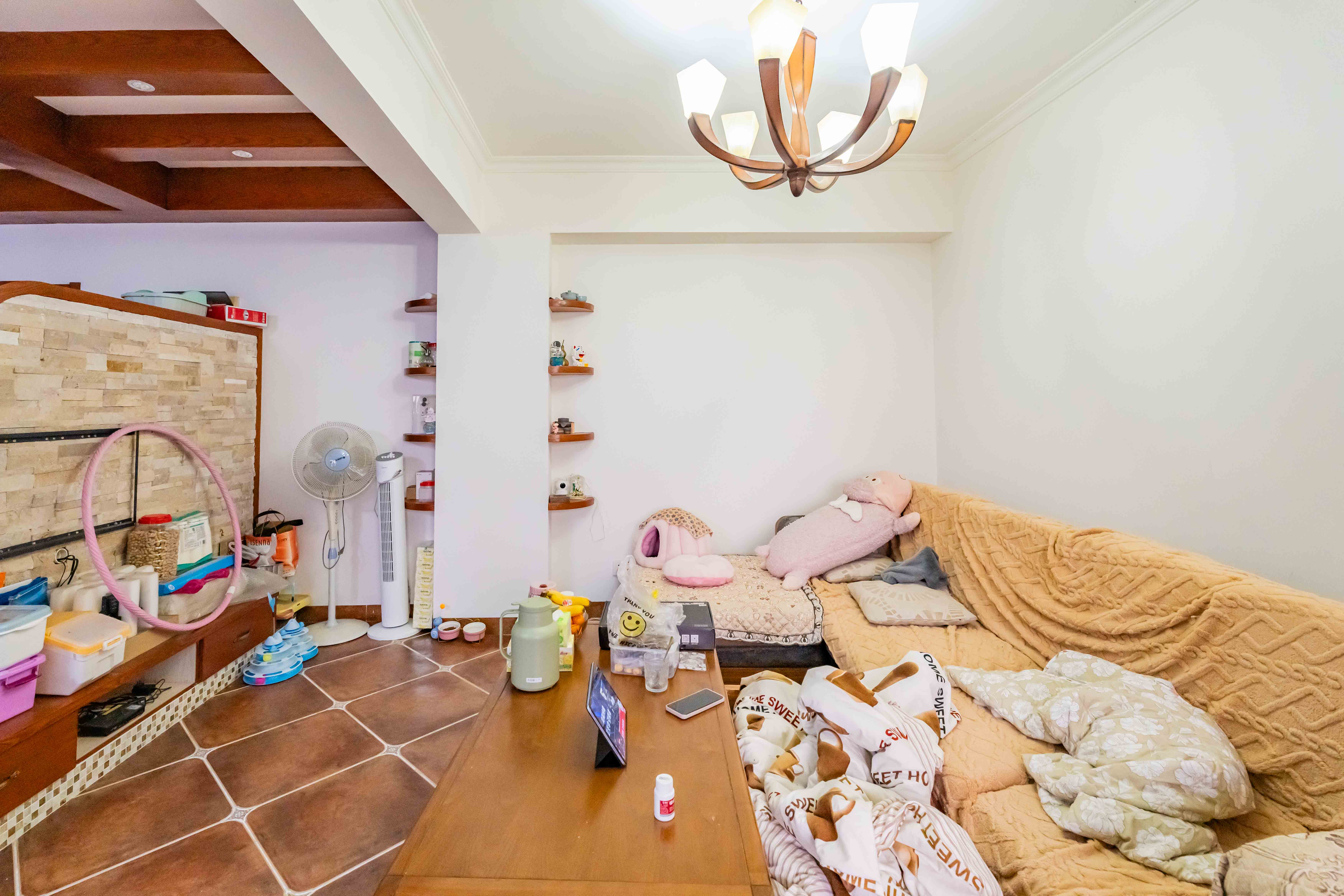 悦湖山  3室2厅1卫    76.0万 悦湖山  3室2厅1卫    76.0万客厅