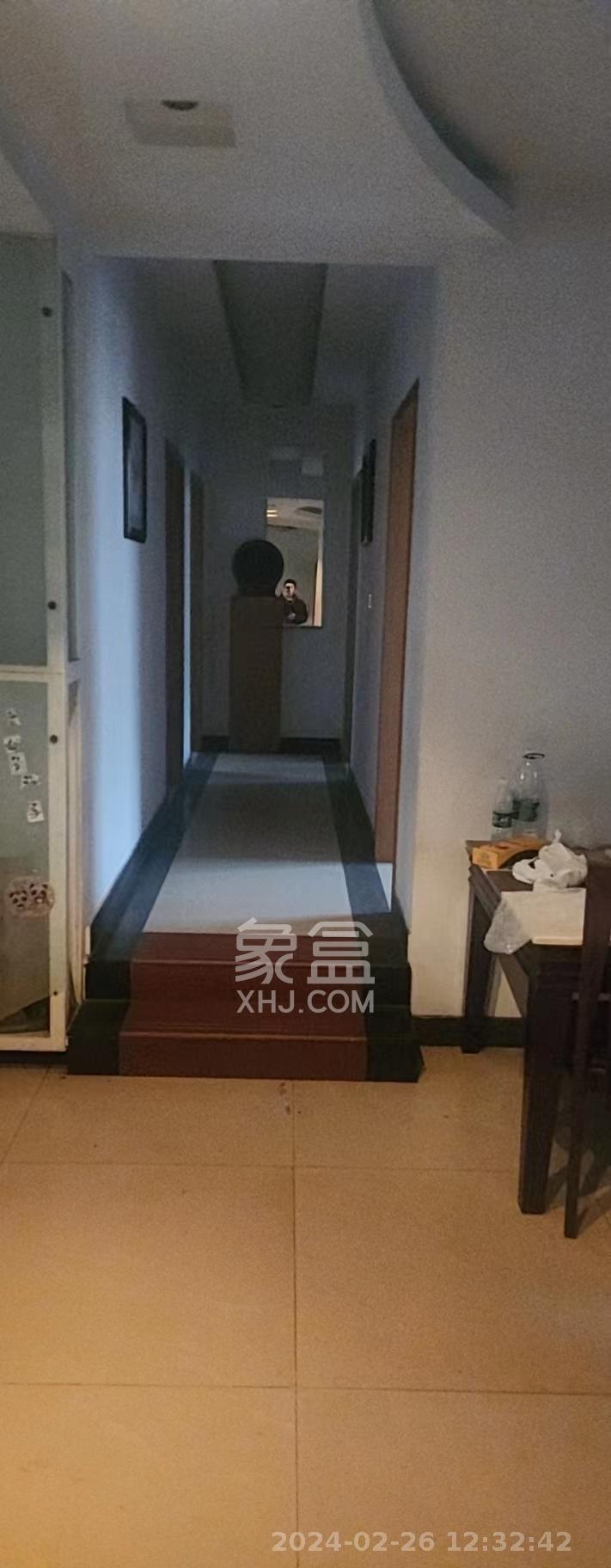 远通苑小区  4室2厅2卫   2700.00元/月室内图