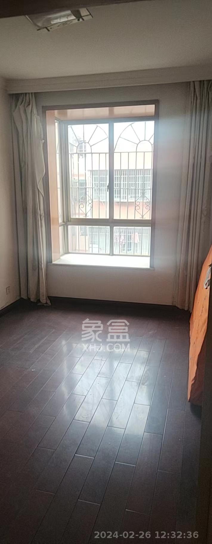 远通苑小区  4室2厅2卫   2700.00元/月室内图
