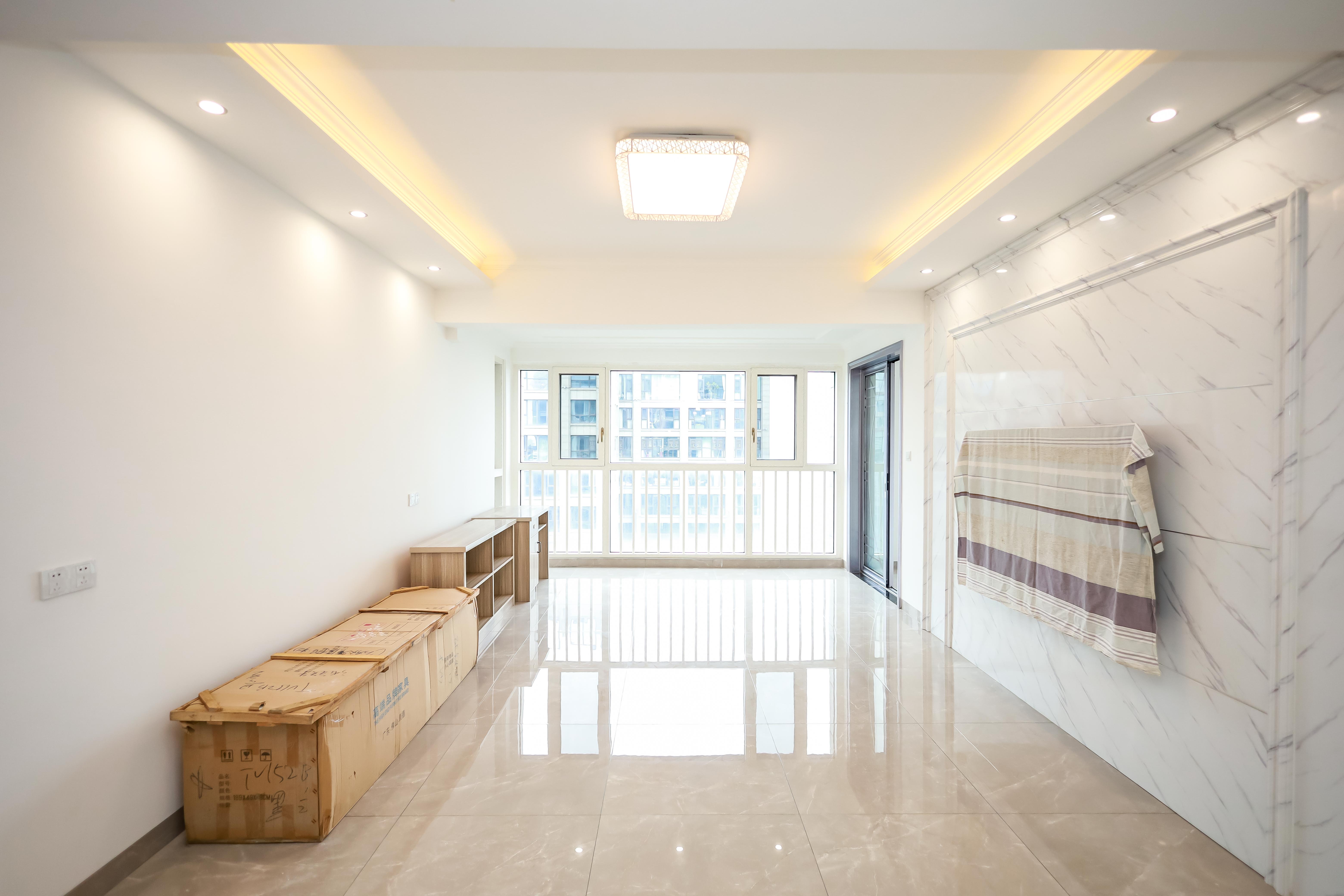 万象府台  4室2厅2卫    240.0万 万象府台  4室2厅2卫    240.0万客厅