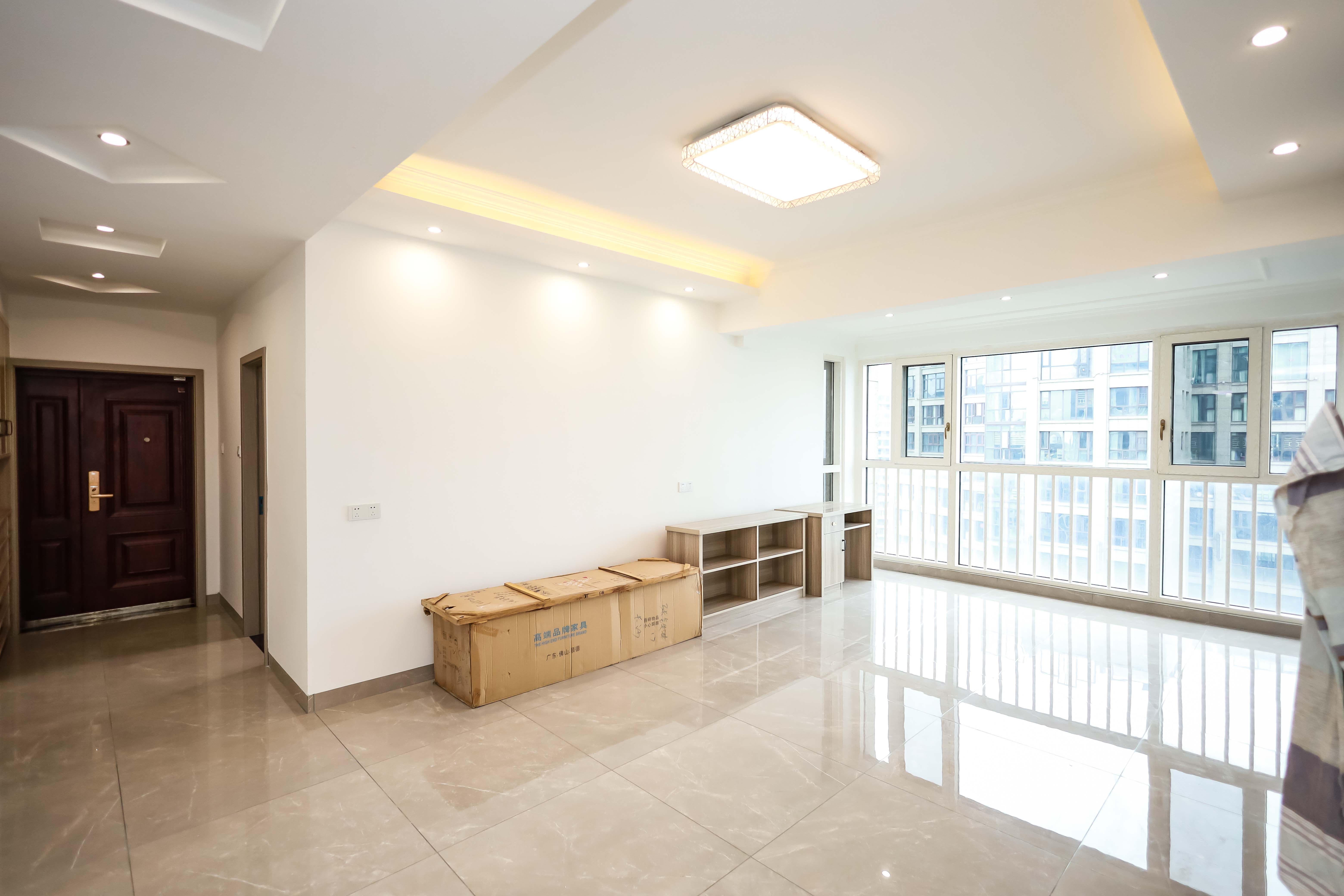 万象府台  4室2厅2卫    240.0万 万象府台  4室2厅2卫    240.0万客厅