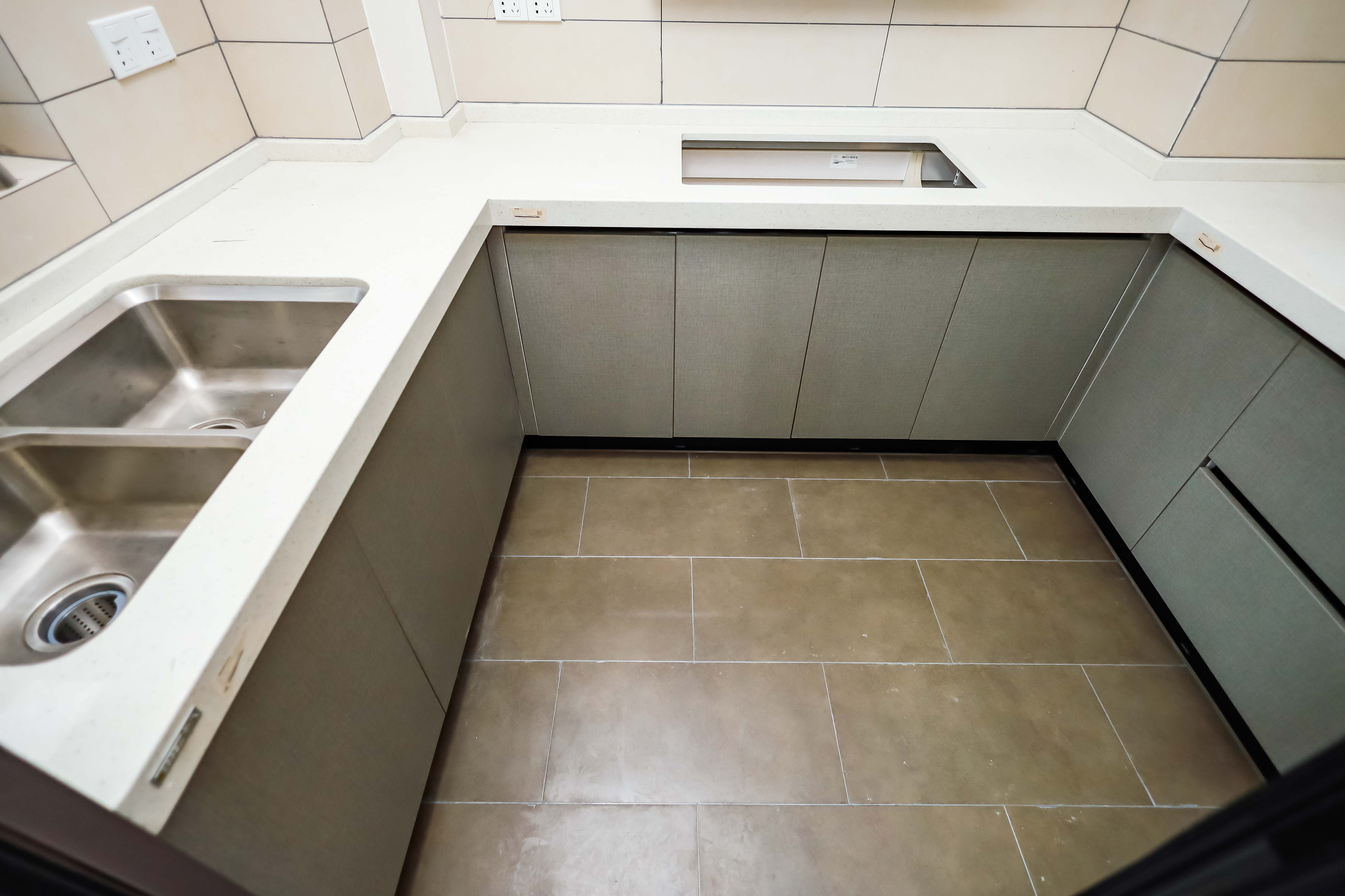 万象府台  4室2厅2卫    240.0万 万象府台  4室2厅2卫    240.0万厨房