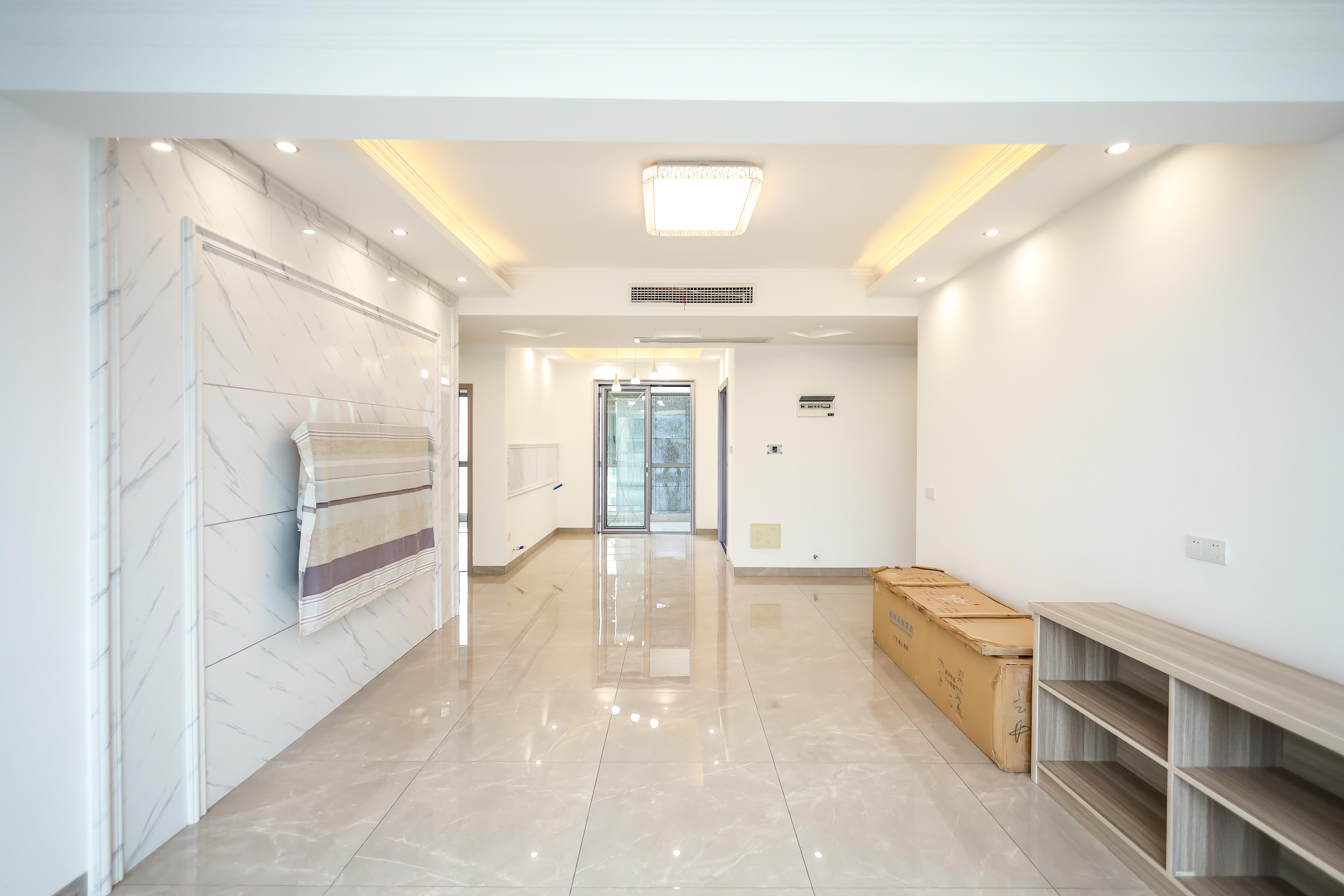 万象府台  4室2厅2卫    240.0万 万象府台  4室2厅2卫    240.0万客厅