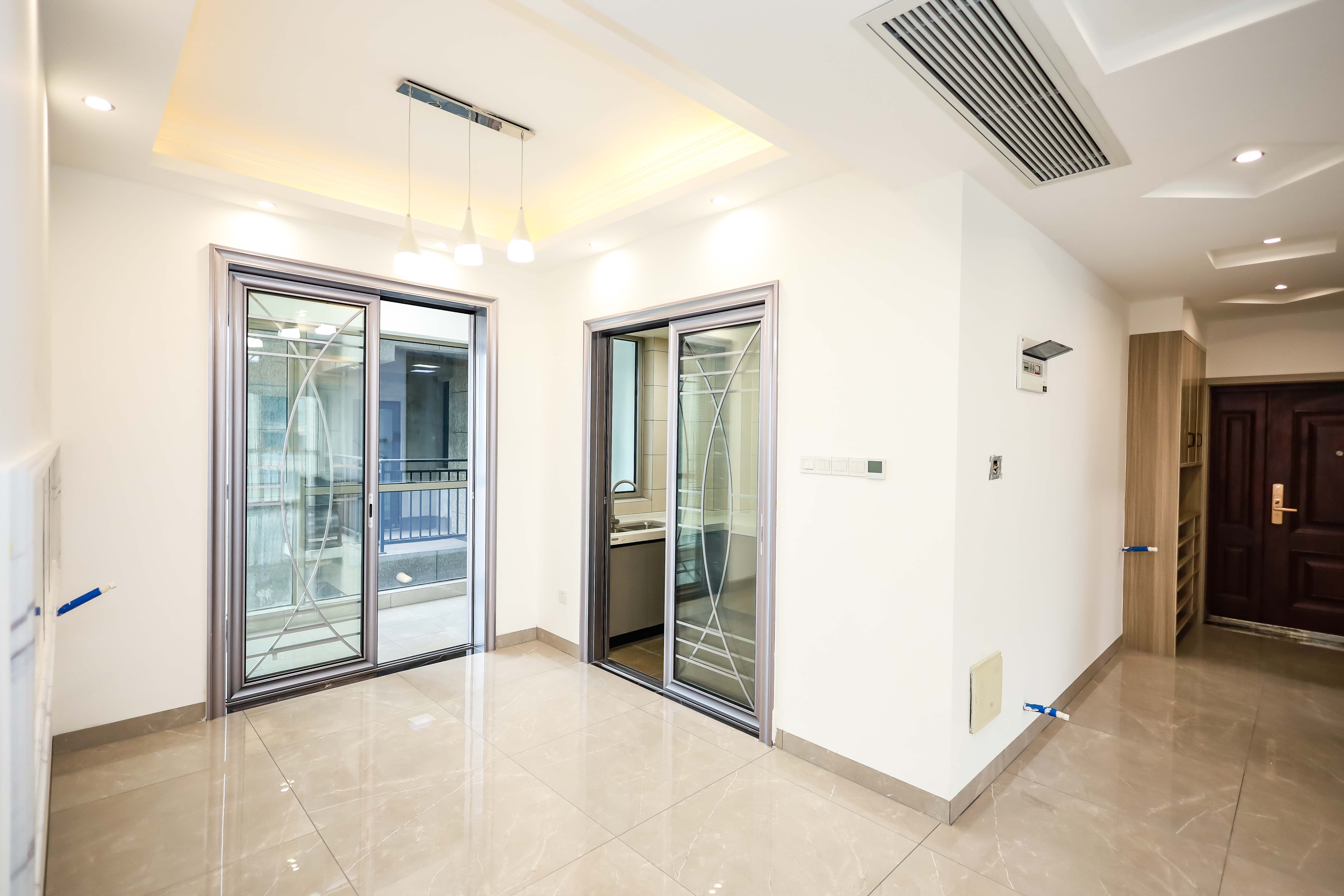 万象府台  4室2厅2卫    240.0万 万象府台  4室2厅2卫    240.0万客厅