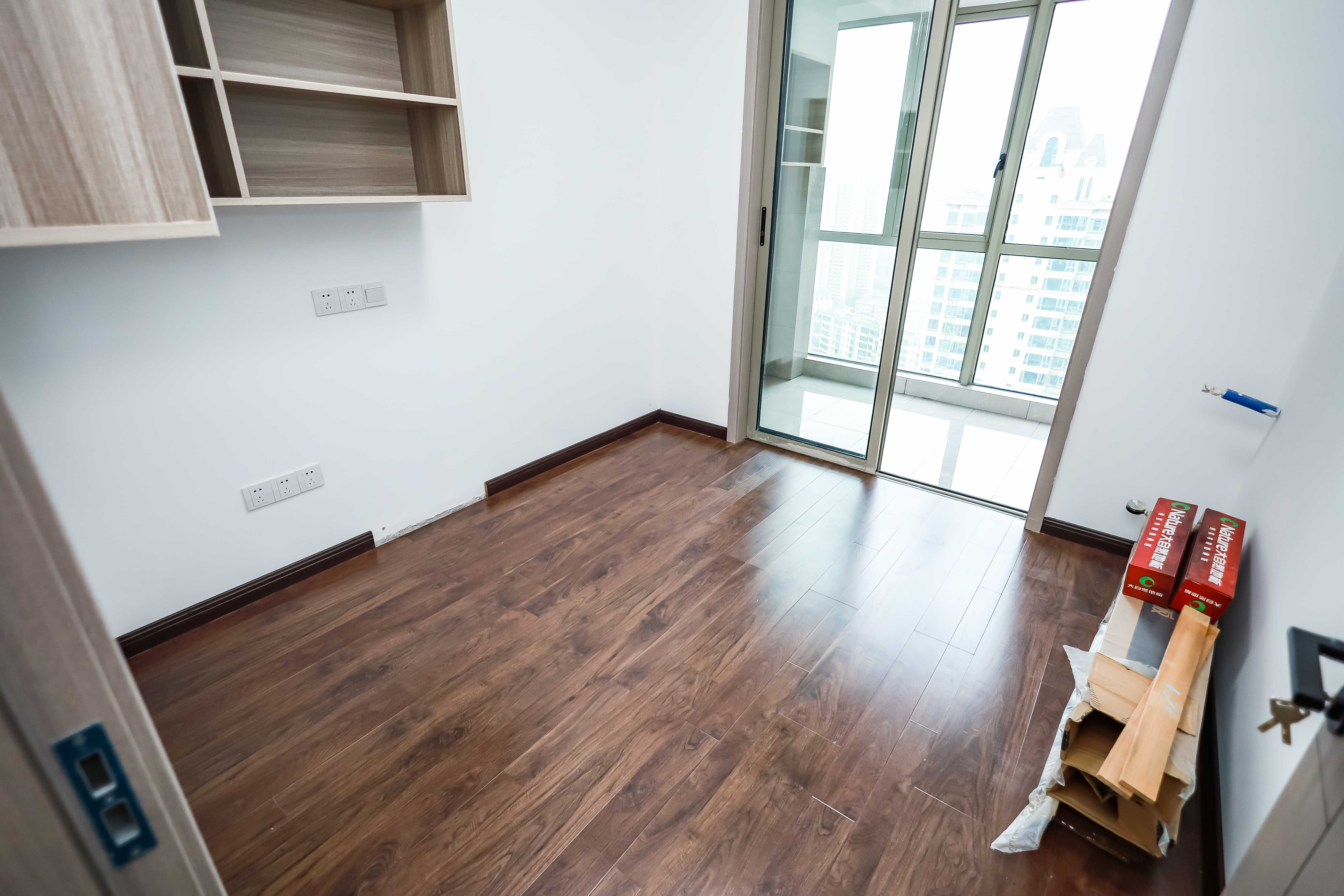 万象府台  4室2厅2卫    240.0万 万象府台  4室2厅2卫    240.0万卧室