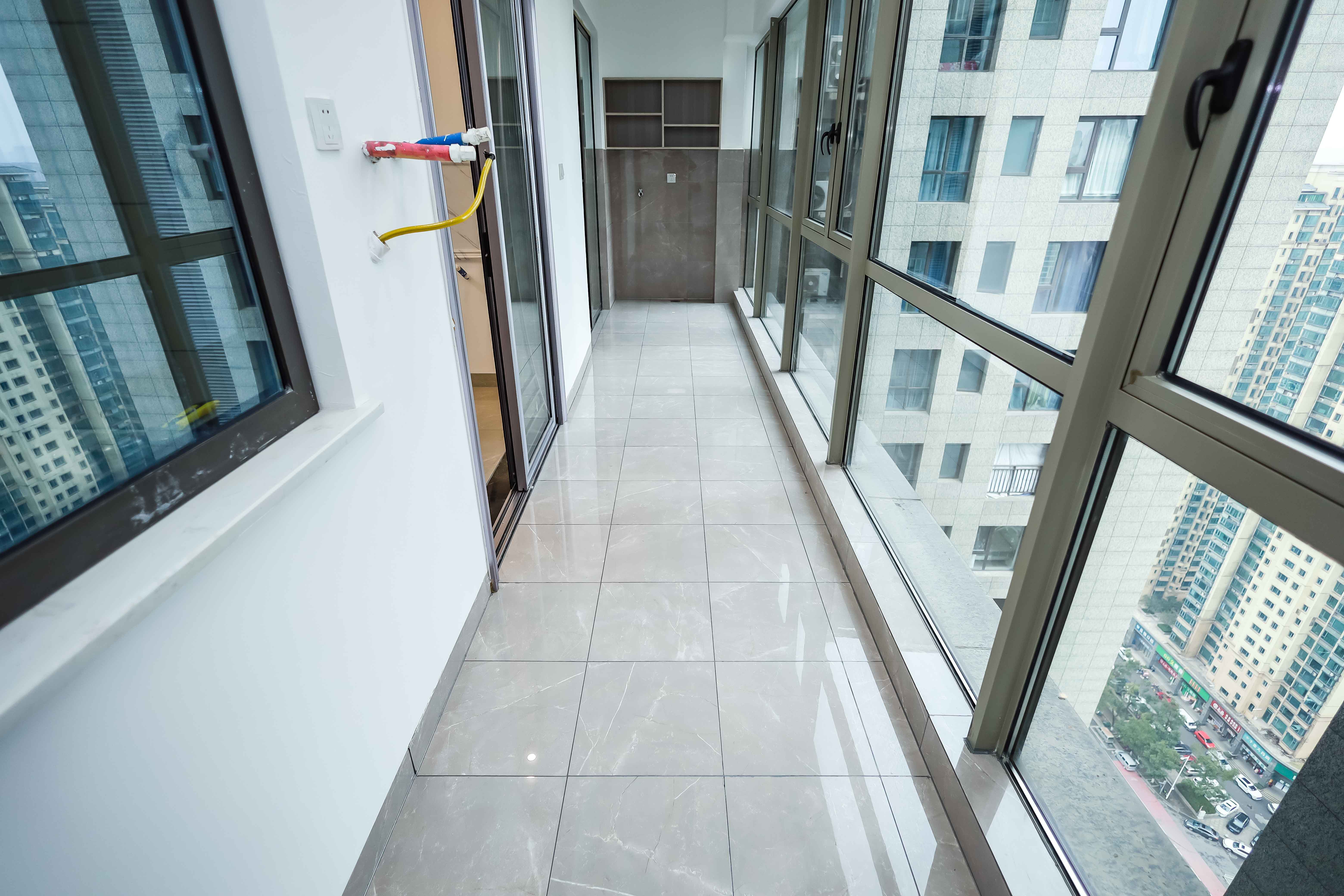 万象府台  4室2厅2卫    240.0万 万象府台  4室2厅2卫    240.0万阳台