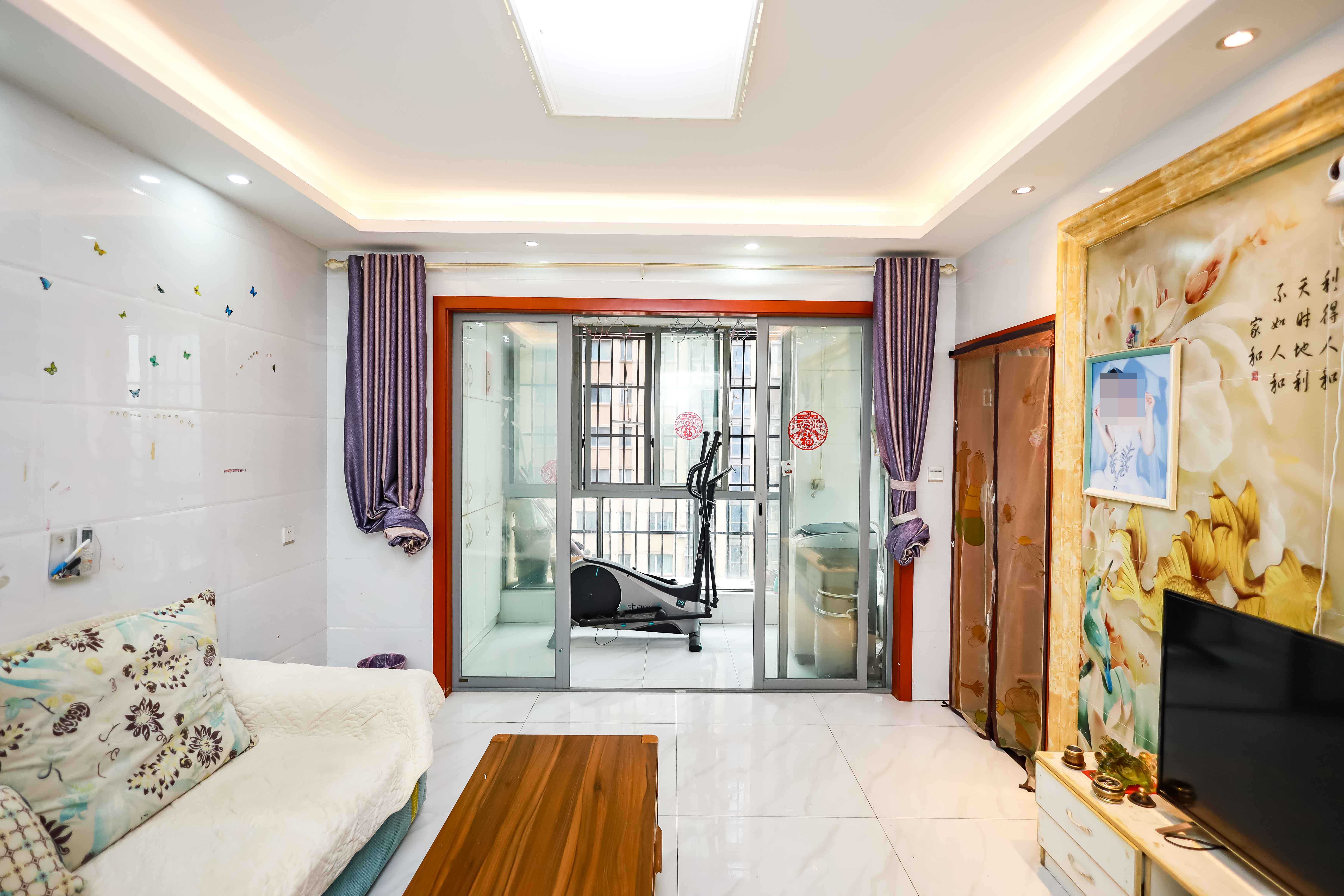 潇湘奥林匹克花园 3室2厅1卫 75.0万 潇湘奥林匹克花园 3室2厅1卫 75.0万客厅