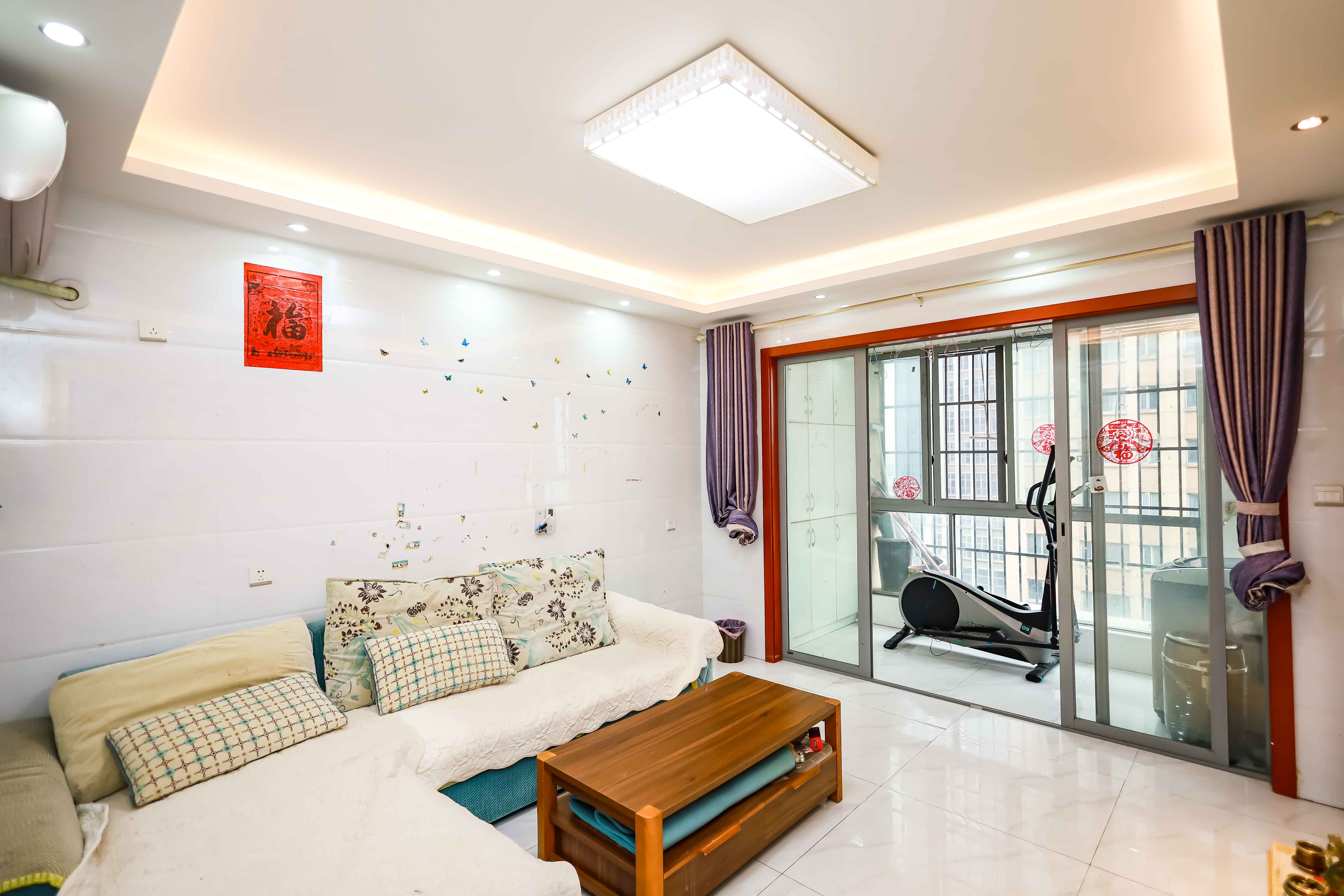 潇湘奥林匹克花园 3室2厅1卫 75.0万 潇湘奥林匹克花园 3室2厅1卫 75.0万客厅