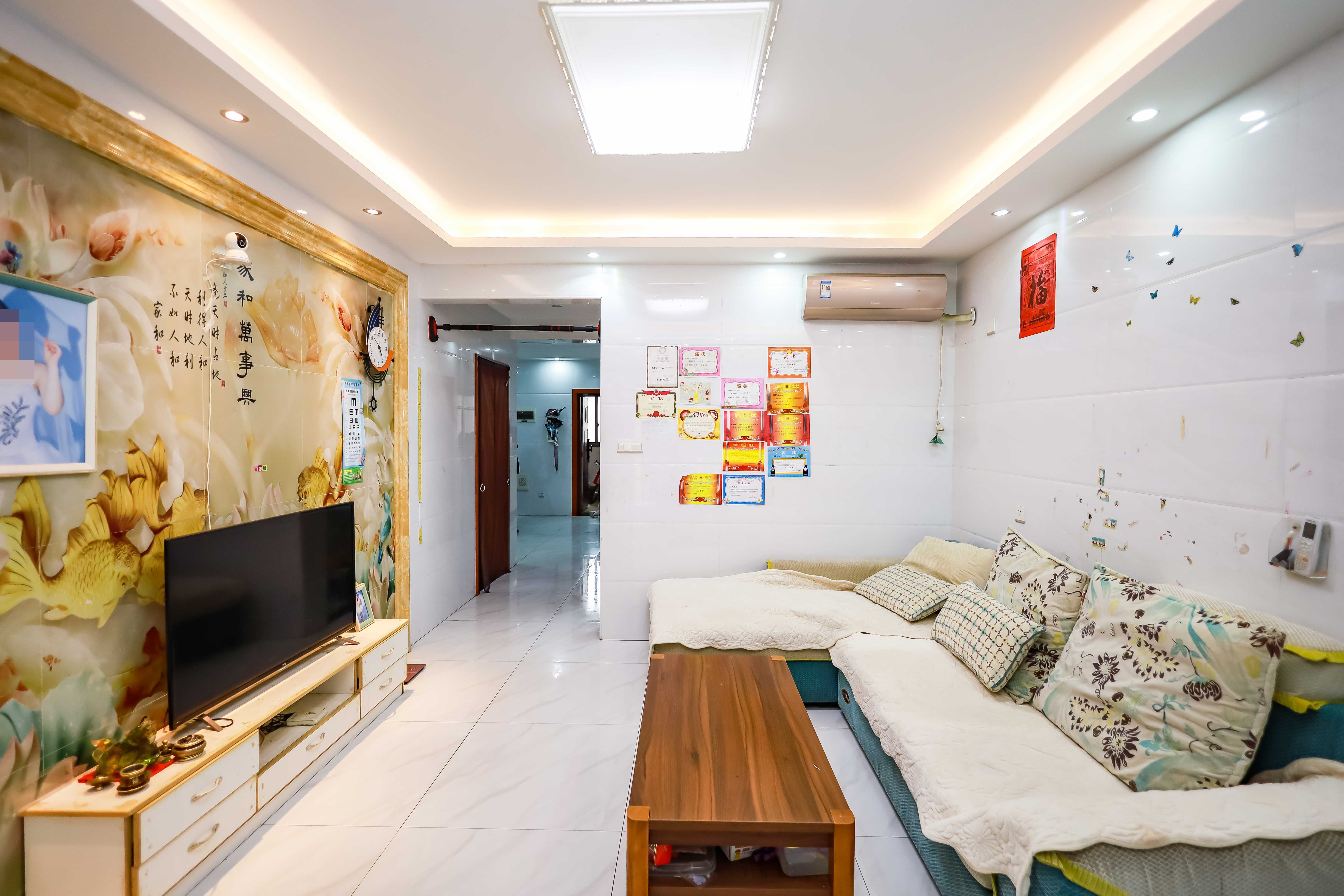 潇湘奥林匹克花园 3室2厅1卫 75.0万 潇湘奥林匹克花园 3室2厅1卫 75.0万客厅