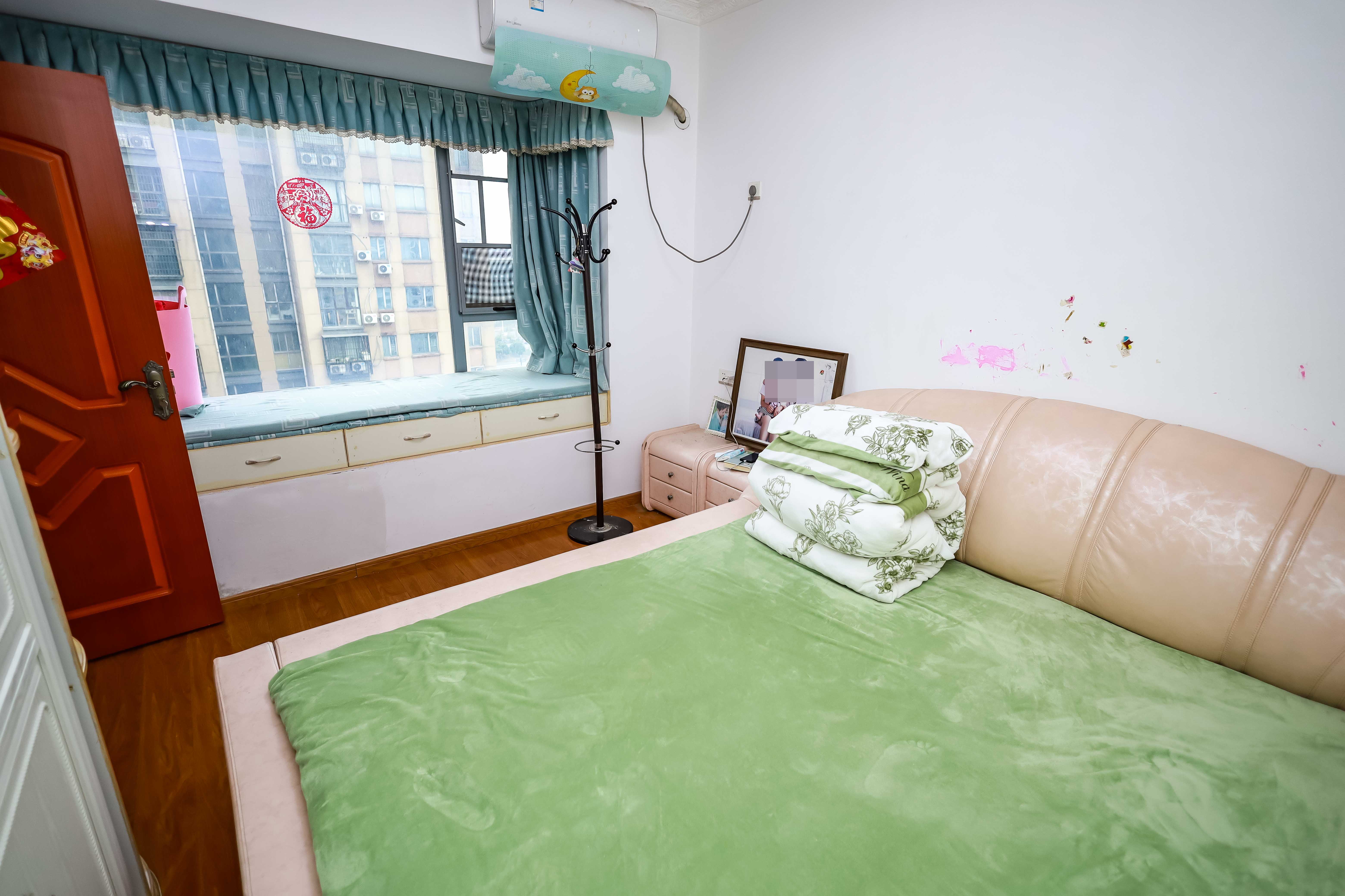 潇湘奥林匹克花园 3室2厅1卫 75.0万 潇湘奥林匹克花园 3室2厅1卫 75.0万卧室