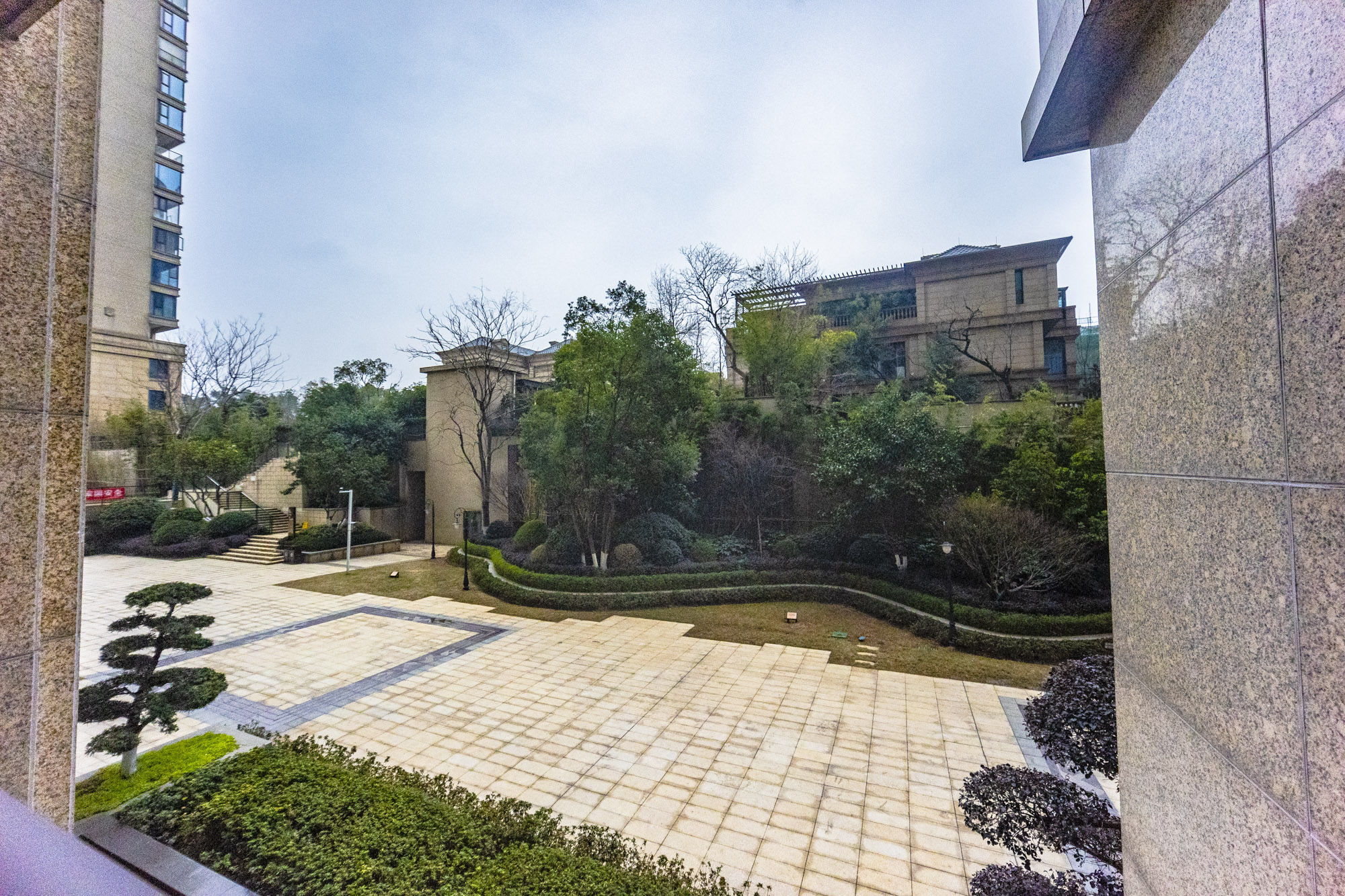 中建江山壹号  5室2厅3卫   550.00万其他